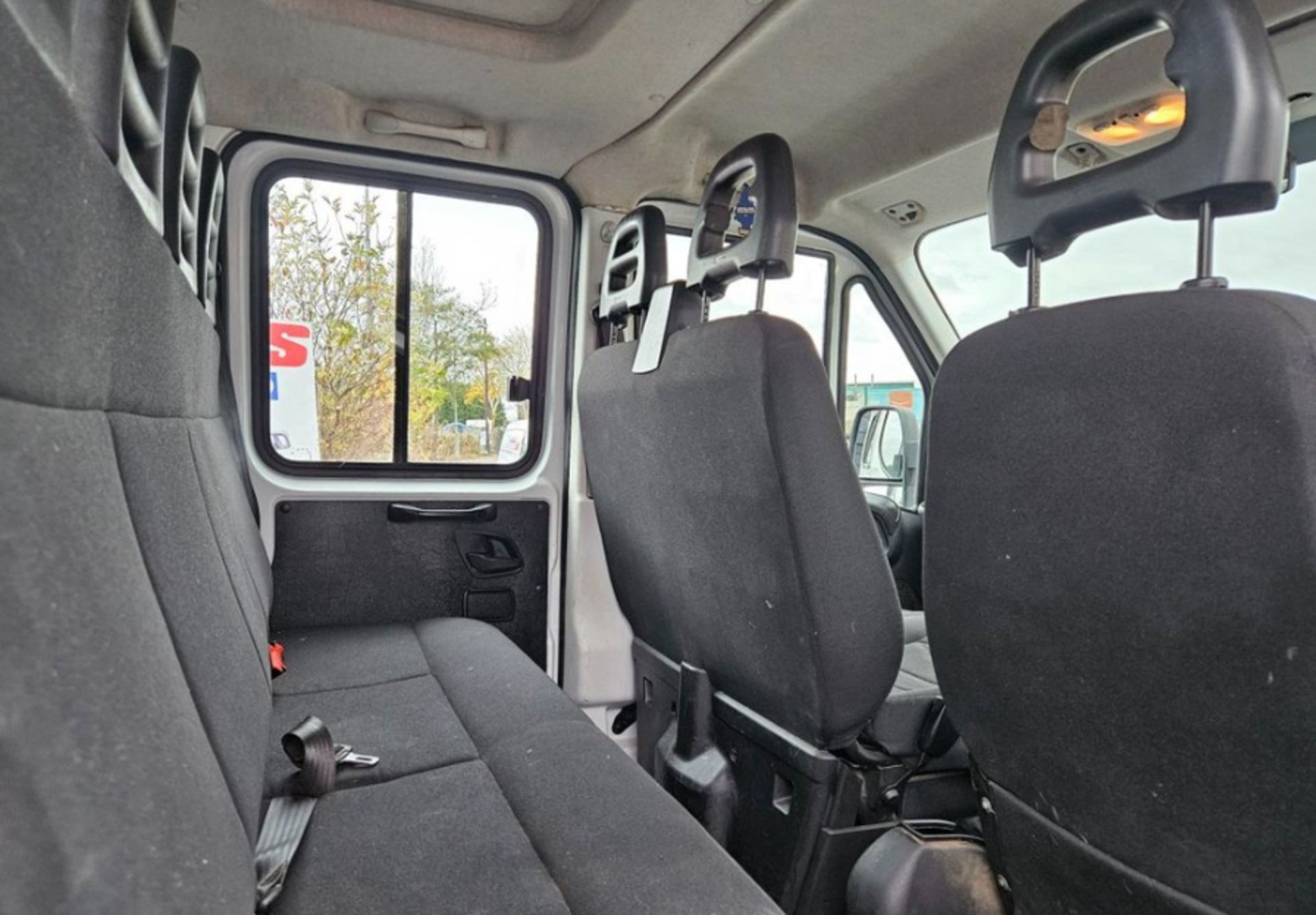 **(ONLY 87K MILEAGE)** 2016 IVECO DAILY 35C13 – CREW CAB TIPPER - Image 10 of 13