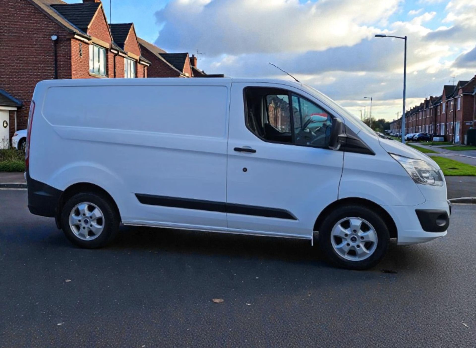 2018 FORD TRANSIT CUSTOM 290 TREND, 1996CC, MANUAL, WHITE, PANEL VAN >>--NO VAT ON HAMMER--<< - Image 2 of 13