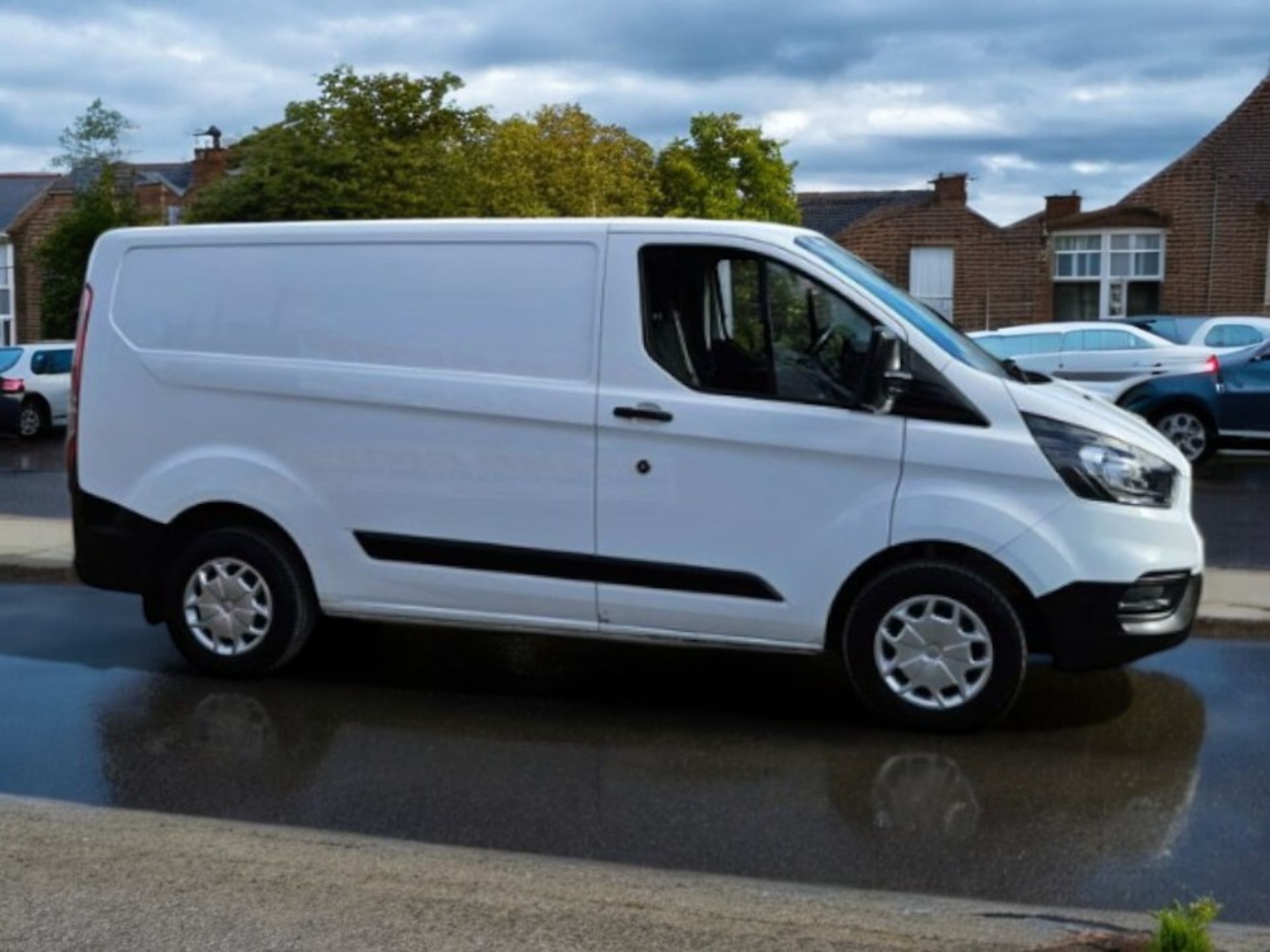 **(ONLY 69K MILEAGE)** 2020 FORD TRANSIT CUSTOM 300 LEADER SWB VAN >>-NO VAT ON HAMMER-<< - Image 4 of 12