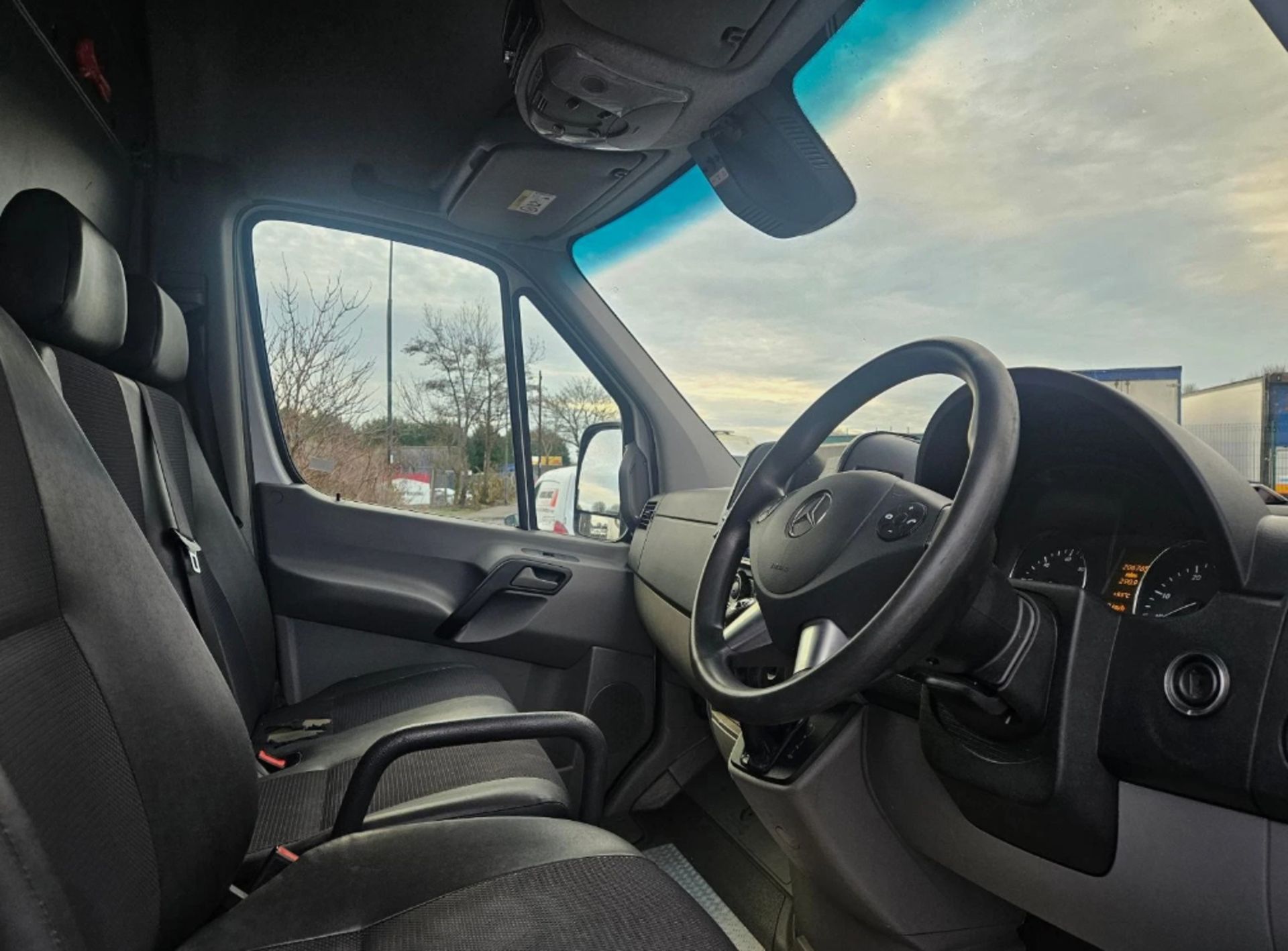 2017 MERCEDES-BENZ SPRINTER 519 CDI 4X4 LWB >>--NO VAT ON HAMMER--<< - Image 13 of 13
