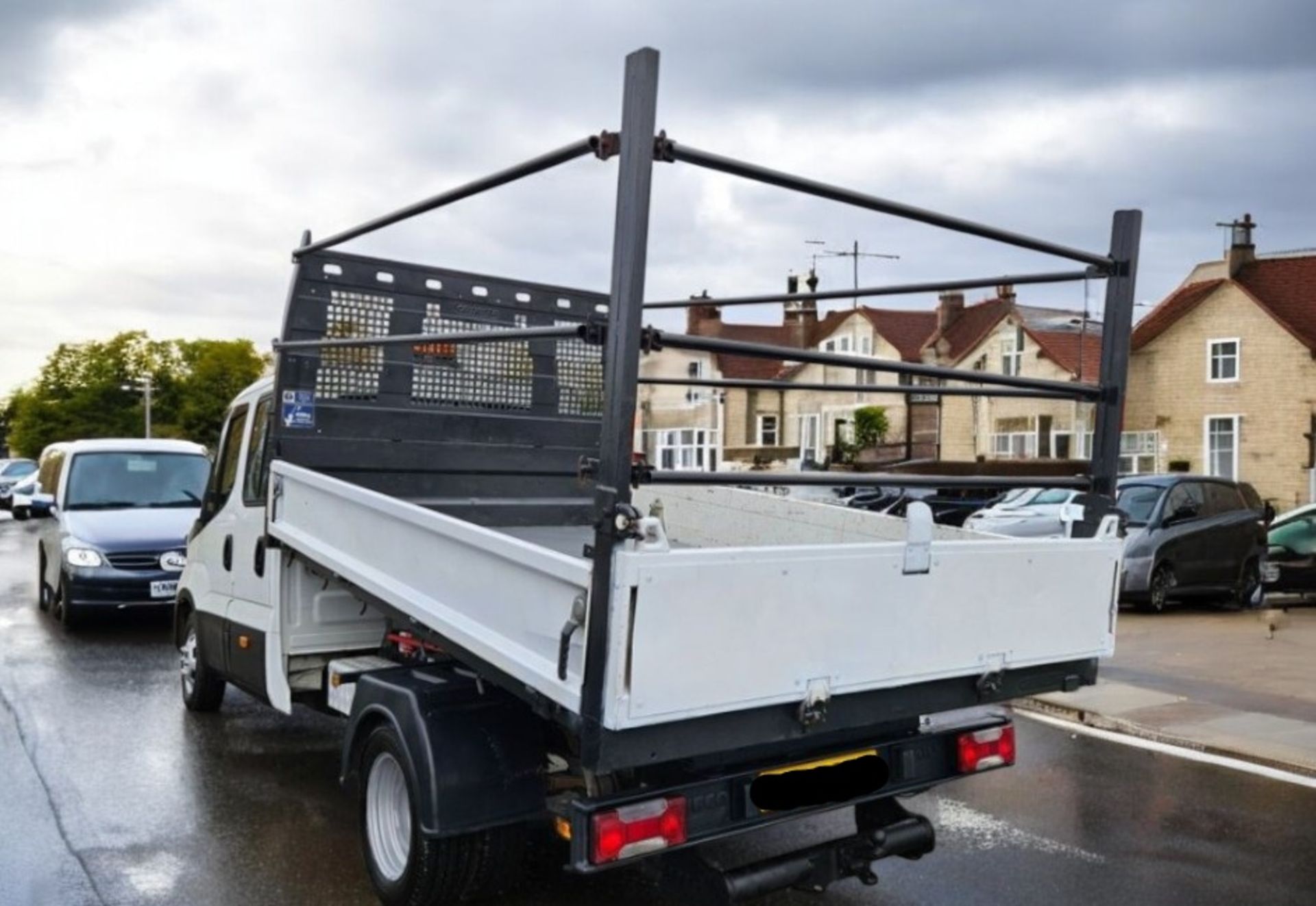 **(ONLY 87K MILEAGE)** 2016 IVECO DAILY 35C13 – CREW CAB TIPPER - Image 7 of 13