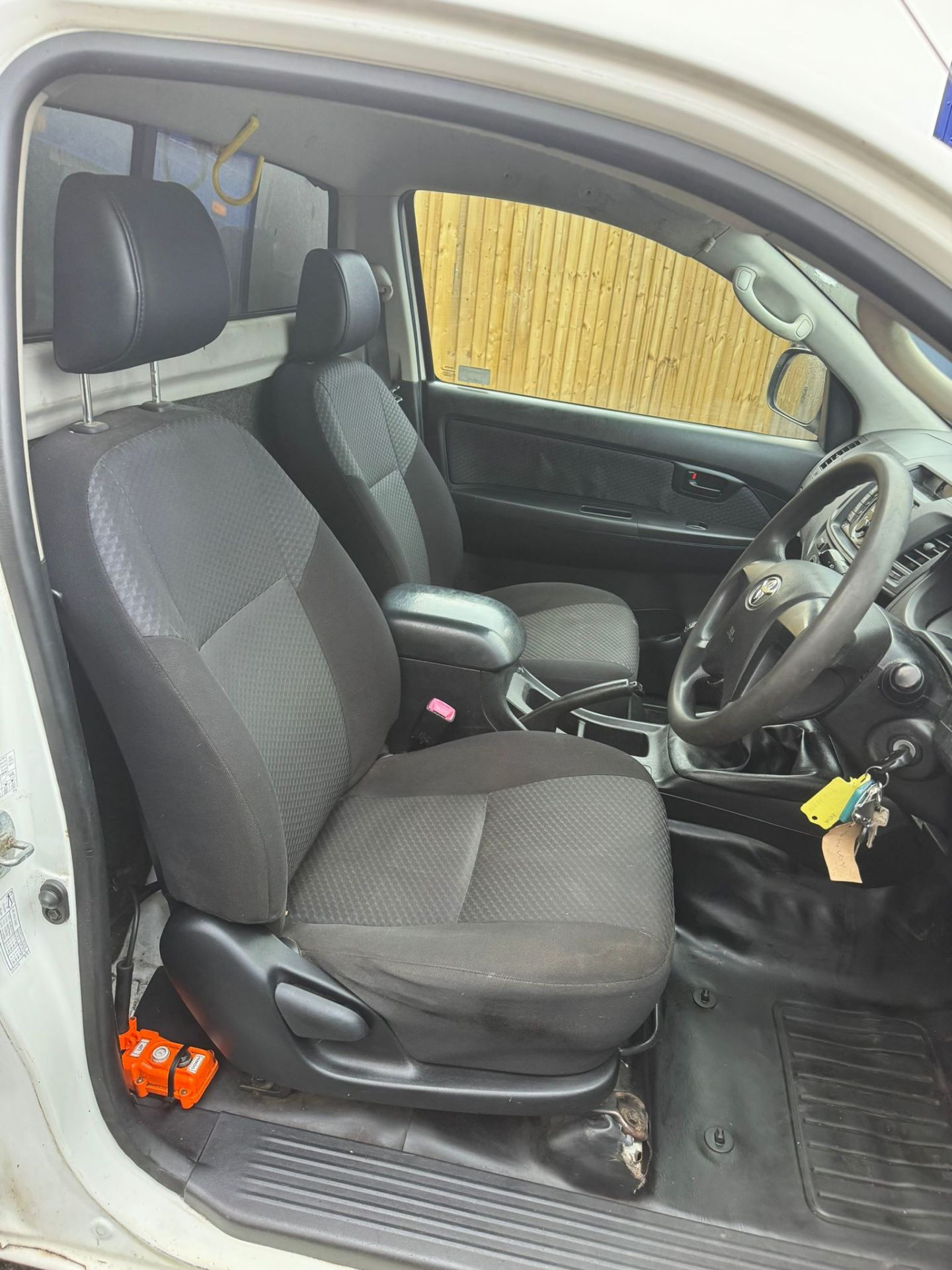 2014 TOYOTA HILUX ACTIVE D-4D 4X4 S/C TIPPER - Image 4 of 22