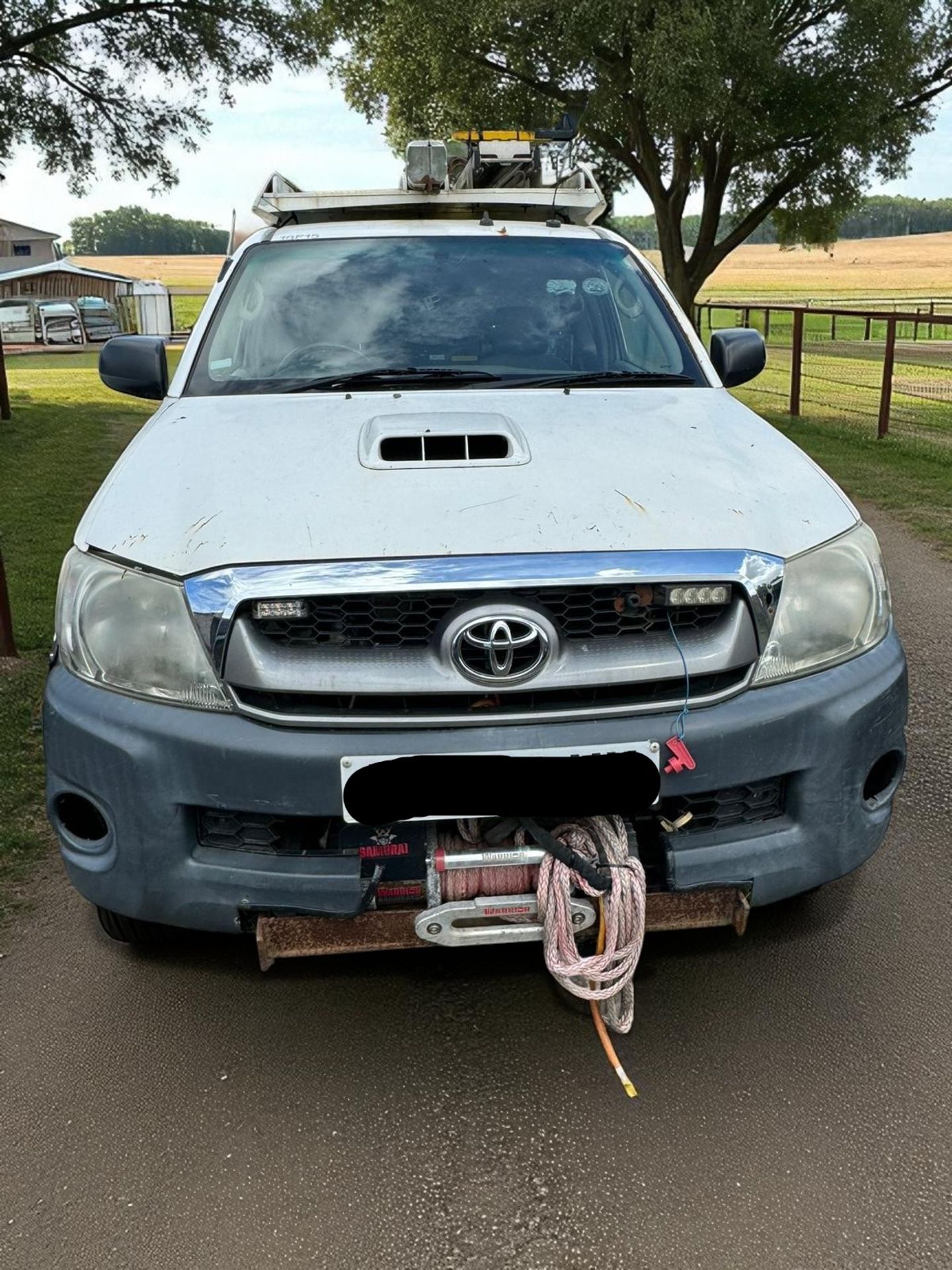 2010 TOYOTA HILUX HL2 D-4D 4X4 EXTRA CAB – 2.5 DIESEL– 152K MILES – WHITE – TOOL BOX & WINCH - Image 3 of 7