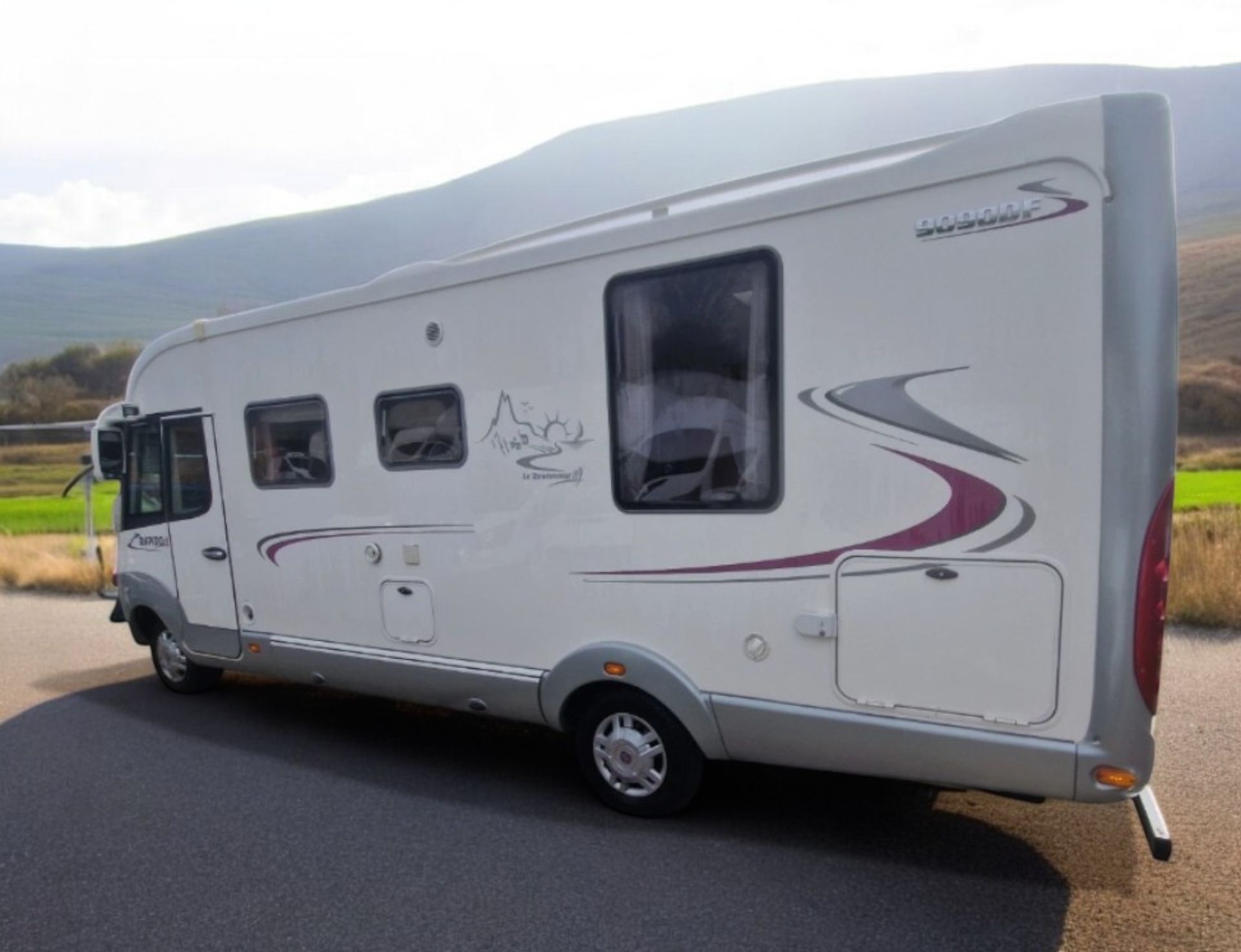 2011 RAPIDO LE RANDONNEUR 9090DF 4-BERTH FIXED ISLAND BED >>--NO VAT ON HAMMER--<< - Image 7 of 23