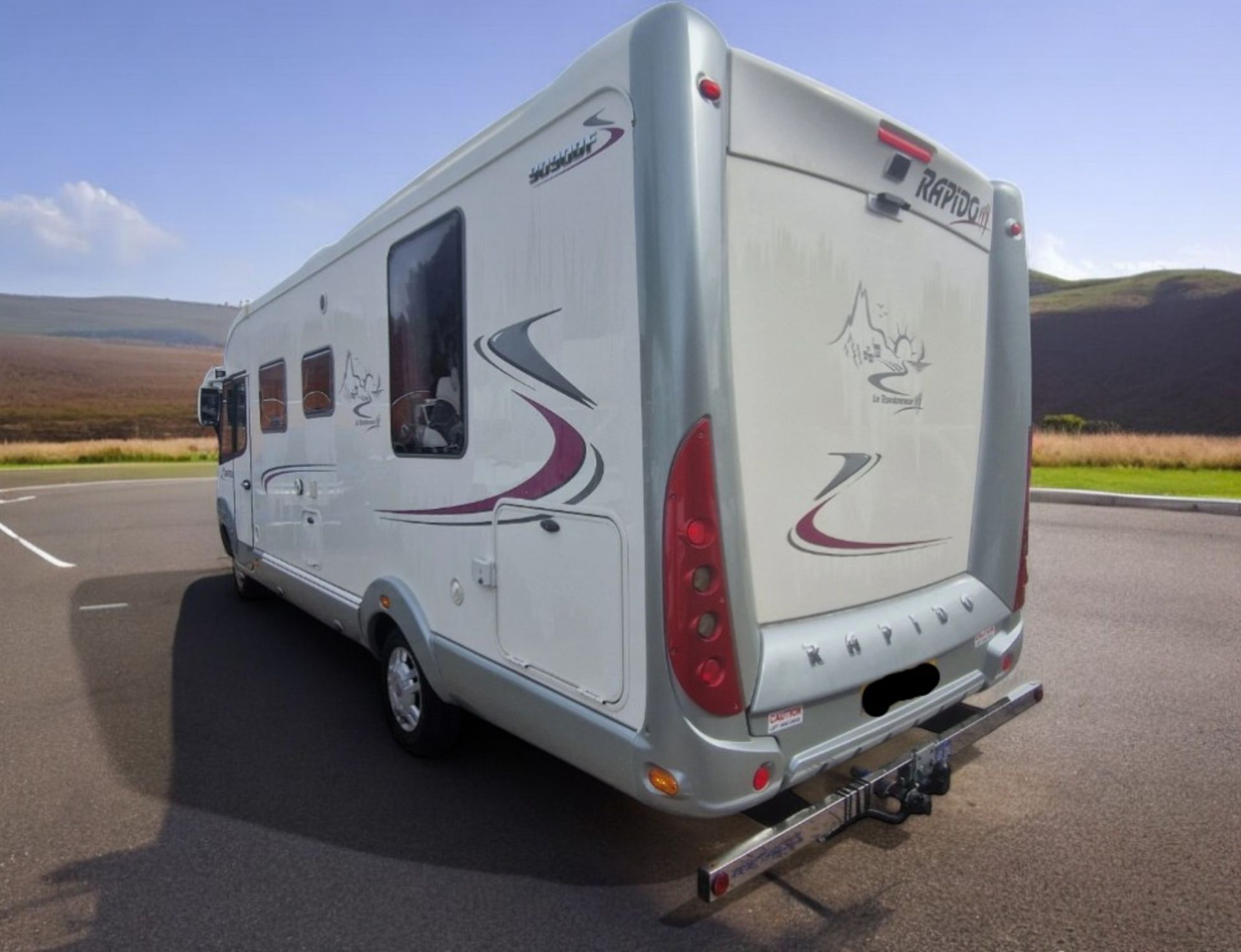 2011 RAPIDO LE RANDONNEUR 9090DF 4-BERTH FIXED ISLAND BED >>--NO VAT ON HAMMER--<< - Image 6 of 23