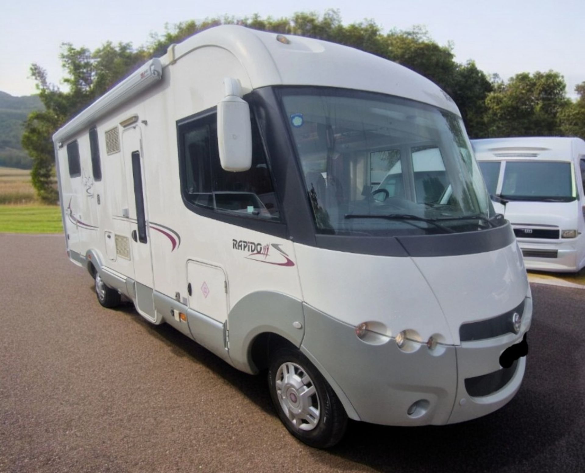 2011 RAPIDO LE RANDONNEUR 9090DF 4-BERTH FIXED ISLAND BED >>--NO VAT ON HAMMER--<< - Image 4 of 23