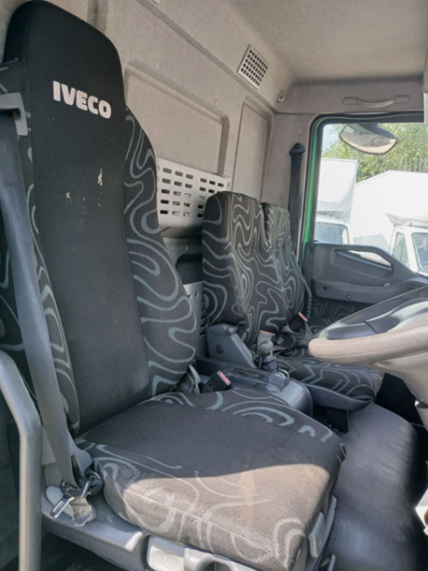 2013 IVECO EUROCARGO 7.5 TONNE FRIDGE LORRY >>--NO VAT ON HAMMER--<< - Image 8 of 12