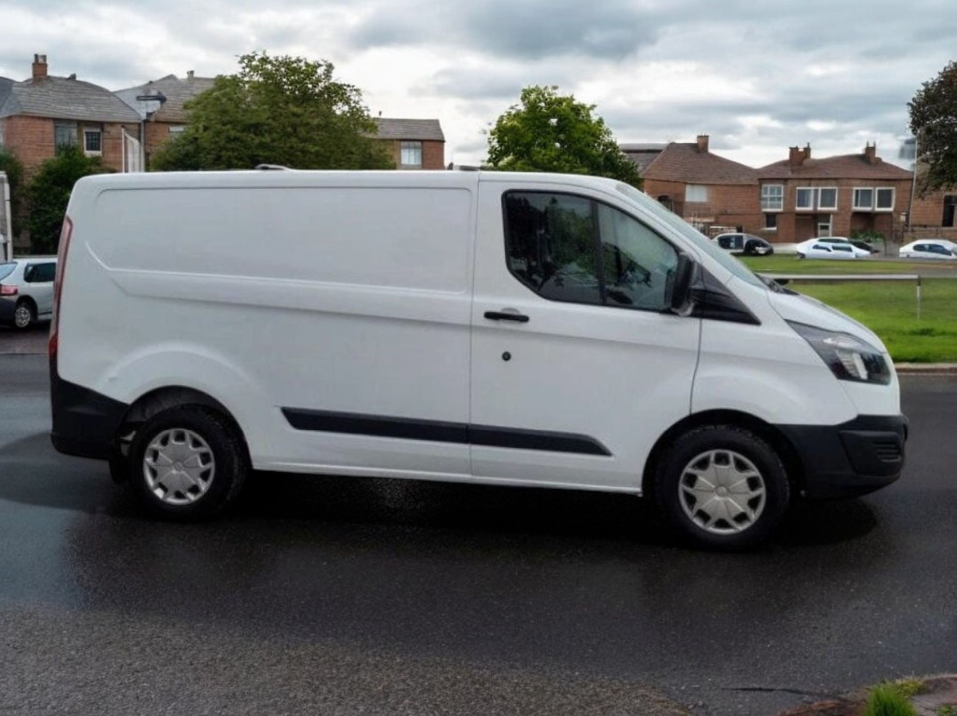 2017 FORD TRANSIT CUSTOM 270 TDCI L1HI SWB VAN >>--NO VAT ON HAMMER--<< - Image 2 of 13