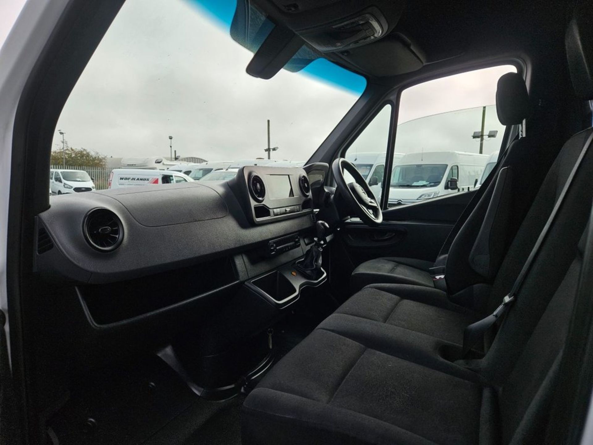 **(ONLY 69K MILEAGE)** 2021 MERCEDES-BENZ SPRINTER 315CDI PROGRESSIVE RWD L2H2 PANEL VAN - Image 8 of 10