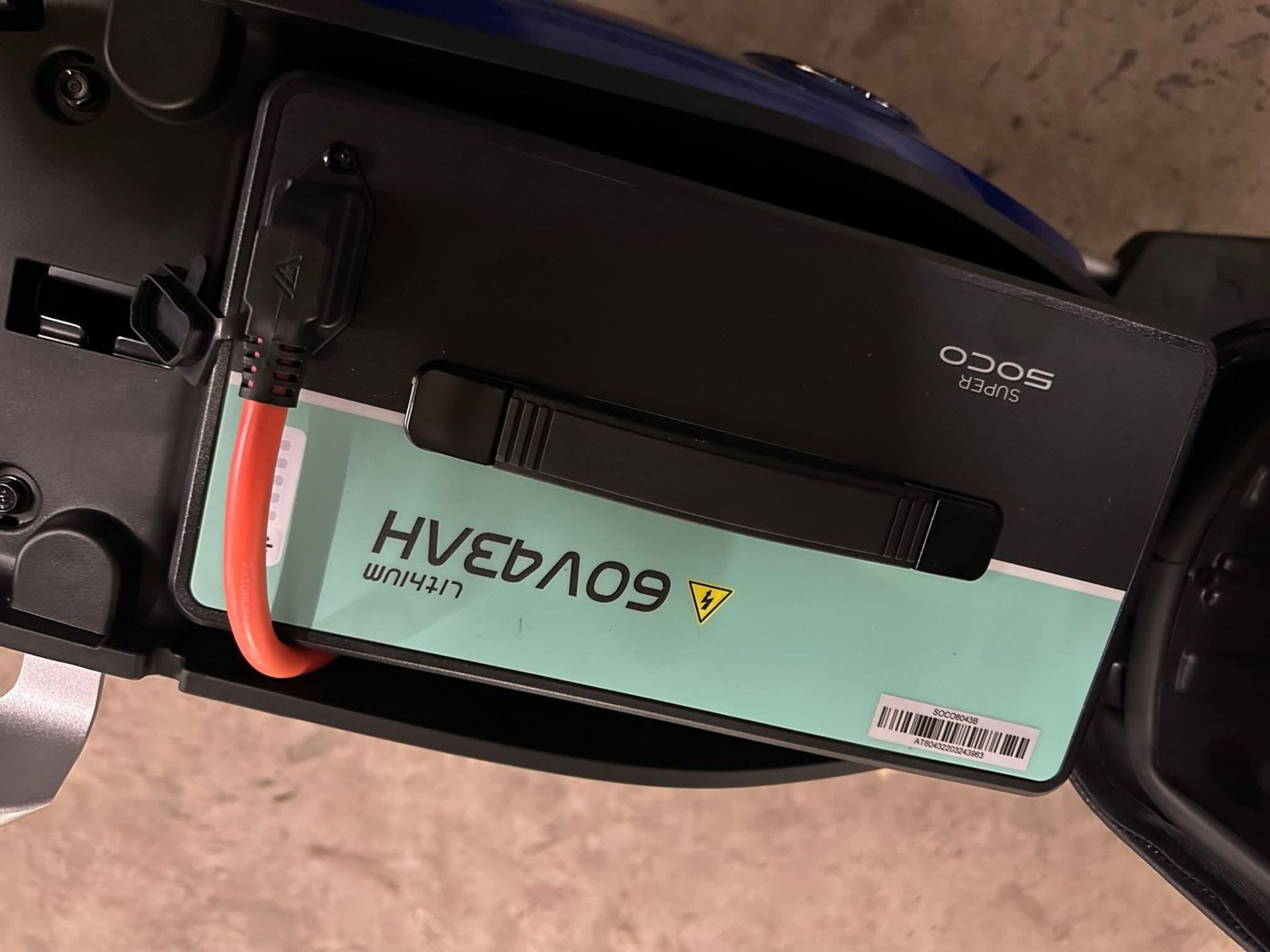 WHITE BRAND NEW 2025 ROAD LEGAL VMOTO CUX PRO ELECTRIC MOPED (50CC EQUIVALENT) - Image 5 of 10