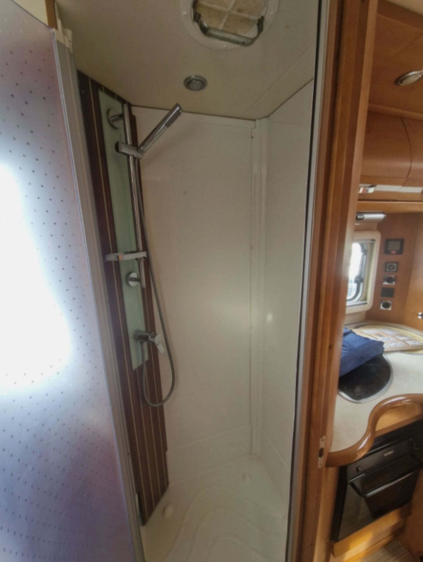 2011 RAPIDO LE RANDONNEUR 9090DF 4-BERTH FIXED ISLAND BED >>--NO VAT ON HAMMER--<< - Image 20 of 23