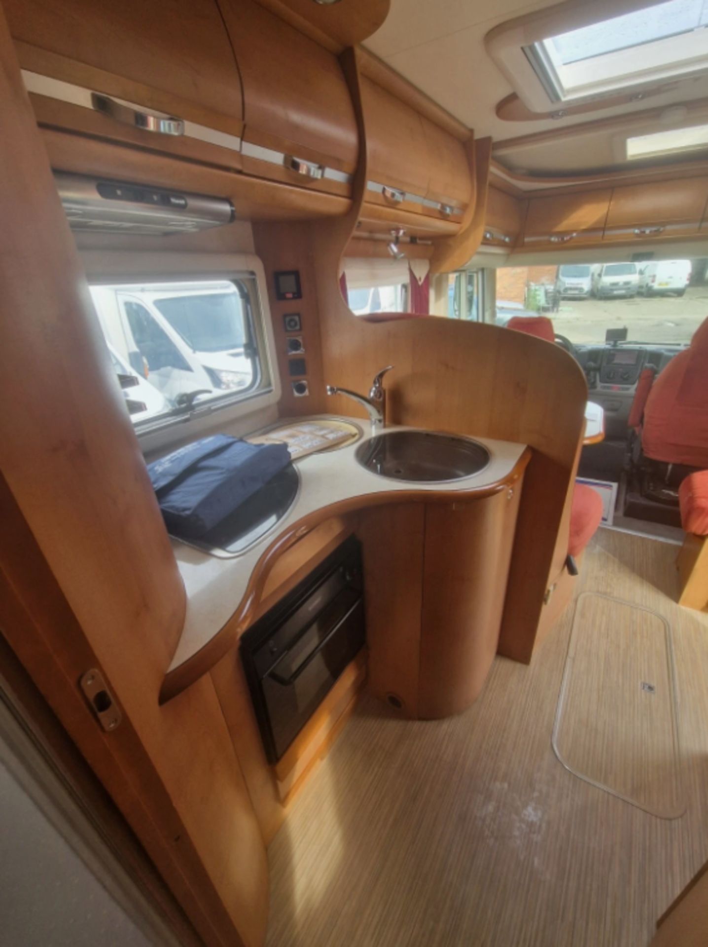 2011 RAPIDO LE RANDONNEUR 9090DF 4-BERTH FIXED ISLAND BED >>--NO VAT ON HAMMER--<< - Image 21 of 23