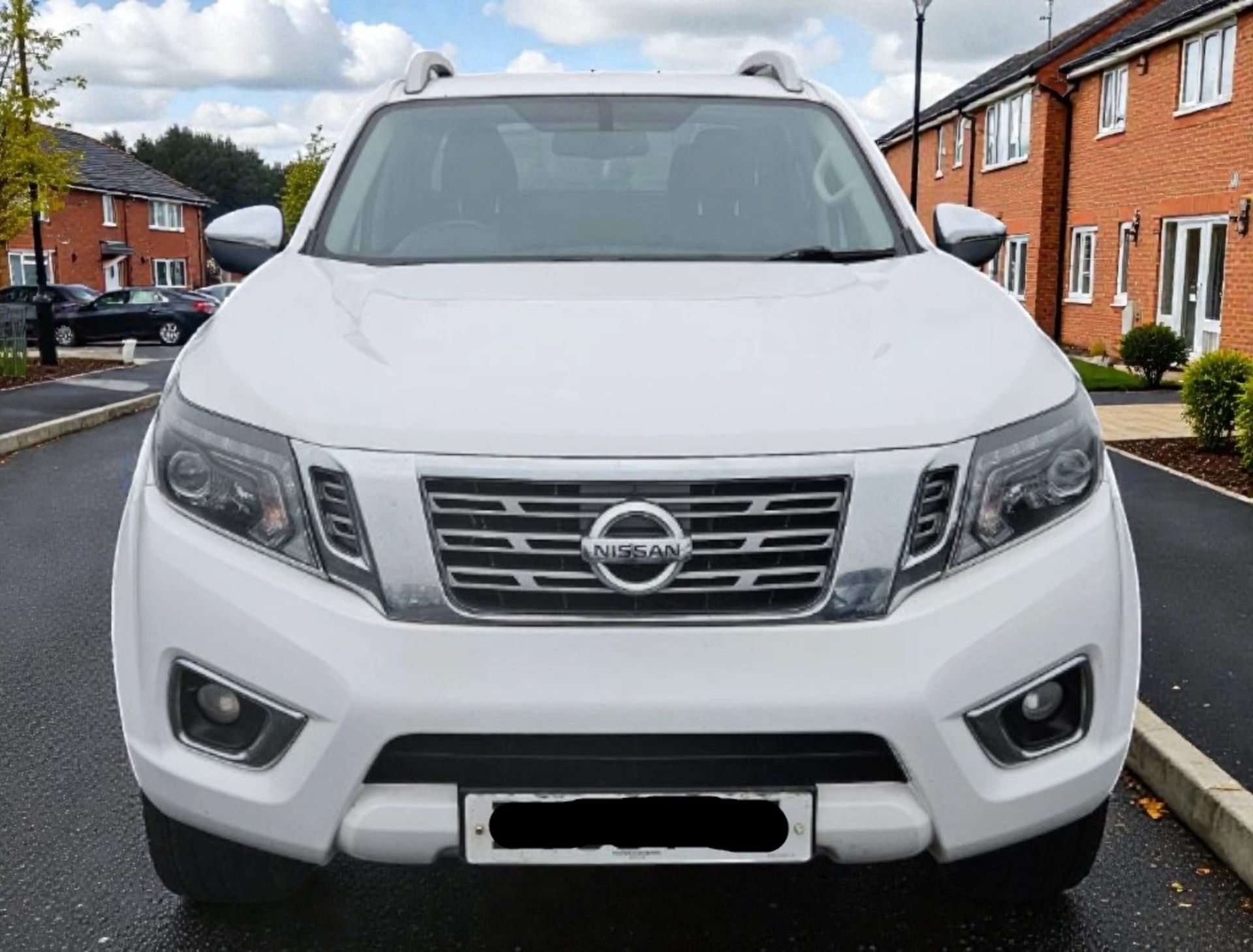 **(ONLY 98K MILEAGE)** 2019 NISSAN NAVARA TEKNA DCI 2299CC MANUAL PICK UP WHITE - Image 3 of 12