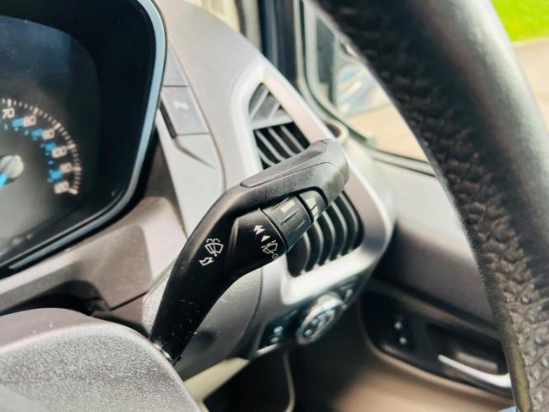 2013 FORD TRANSIT CUSTOM 2.2 TDCI 310 TREND L2 H1 5DR >>--NO VAT ON HAMMER--<< - Image 29 of 35