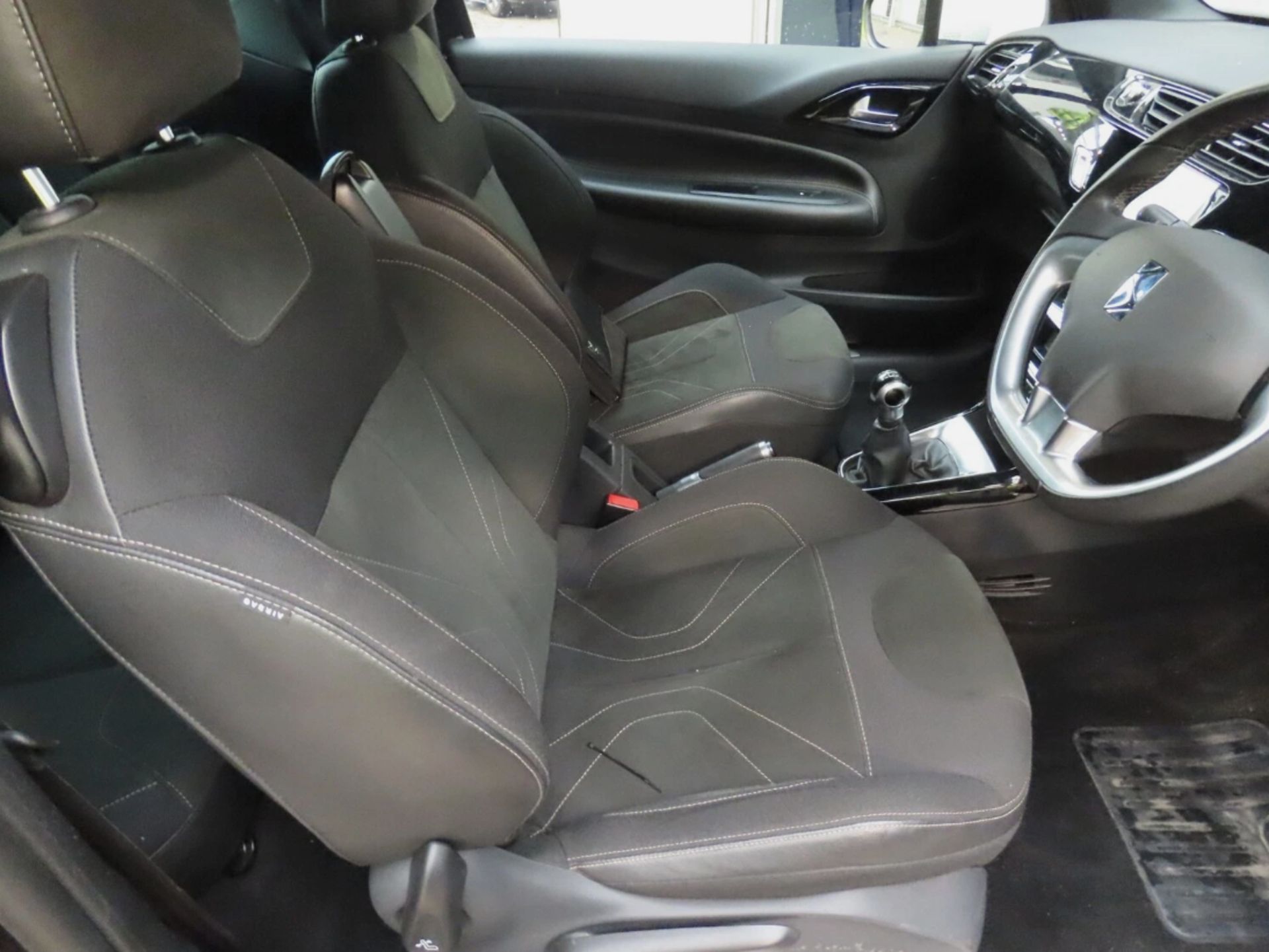 **(ONLY 53K MILEAGE)** 2016 CITROëN DS3 ELEGANCE BLUEHDI – EURO 6 - Image 12 of 12