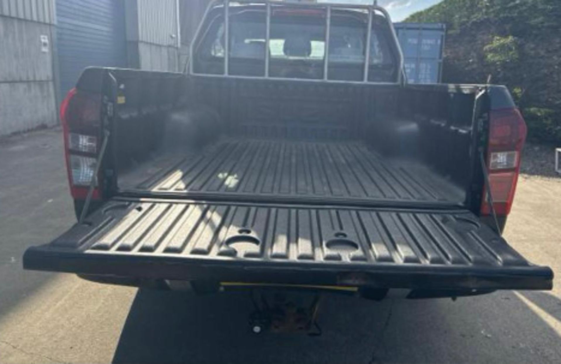 ISUZU D-MAX UTAH DOUBLE CAB 2.5 DIESEL PICKUP - Image 8 of 13