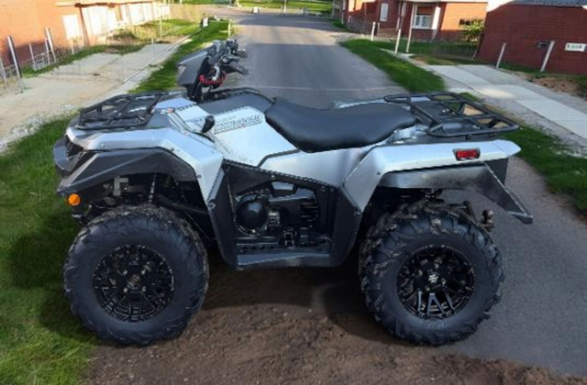 SUZUKI KING QUAD 500 AXI 2022 MODEL IN SILVER CLEAN - Image 2 of 9