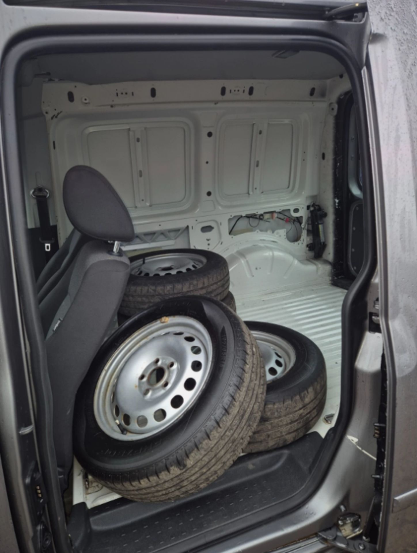 2018 VOLKSWAGEN CADDY C20 STARTLINE TDI L1H1 1968CC MANUAL PANEL VAN - Image 16 of 19