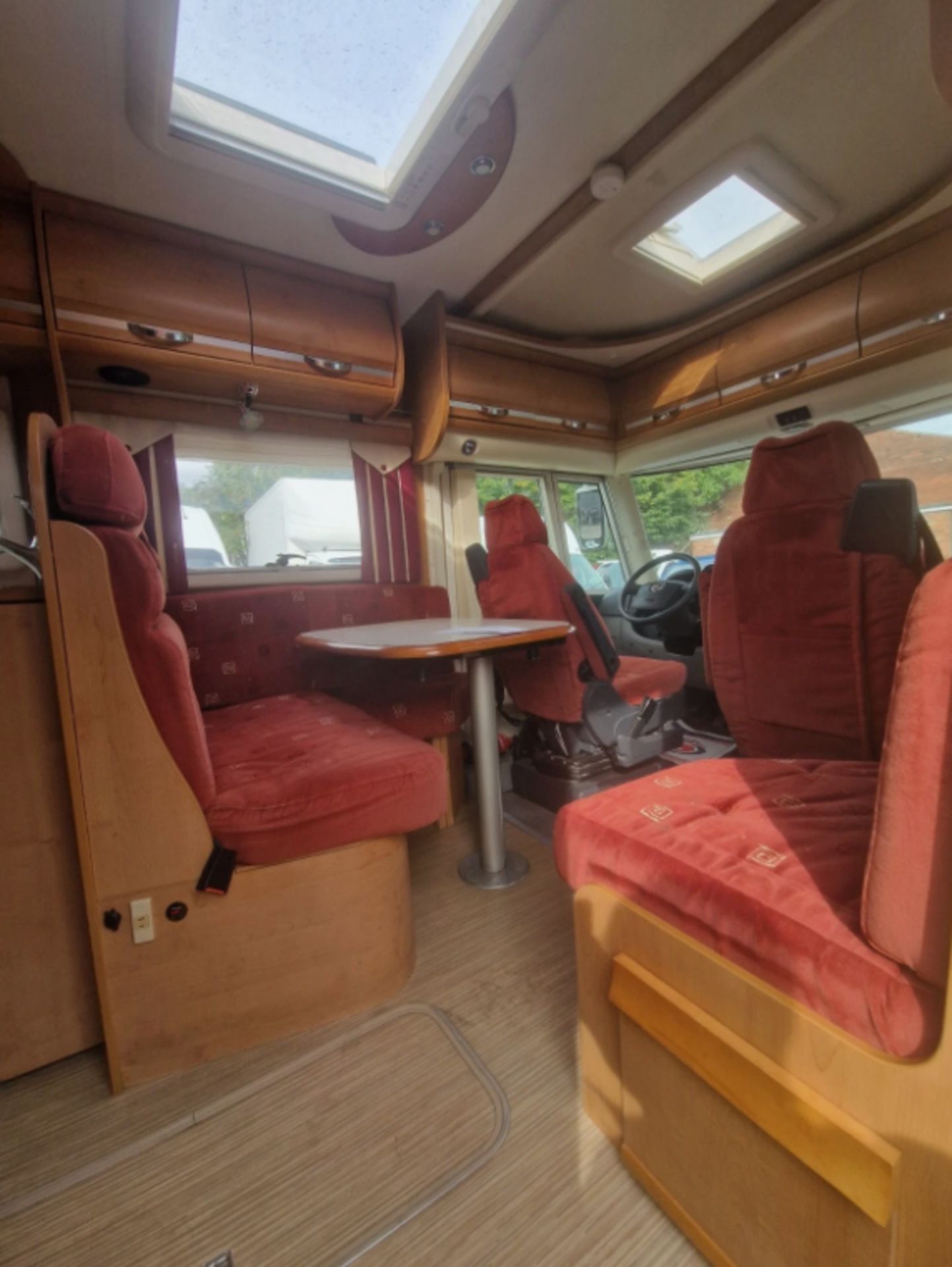 2011 RAPIDO LE RANDONNEUR 9090DF 4-BERTH FIXED ISLAND BED >>--NO VAT ON HAMMER--<< - Image 9 of 23