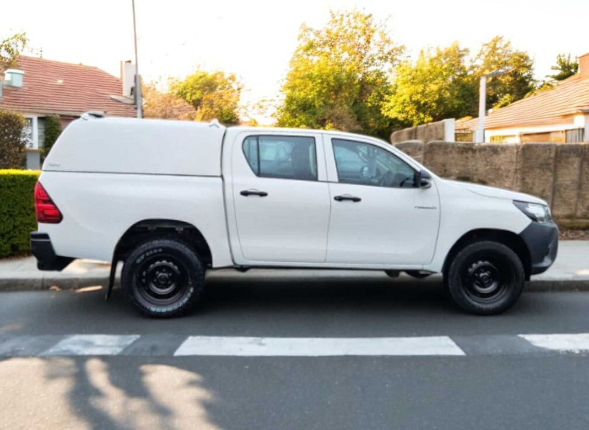 **(ONLY 104K MILEAGE)** 2019 TOYOTA HILUX ACTIVE D-4D 4WD DOUBLE CAB>>--NO VAT ON HAMMER--<< - Image 3 of 13