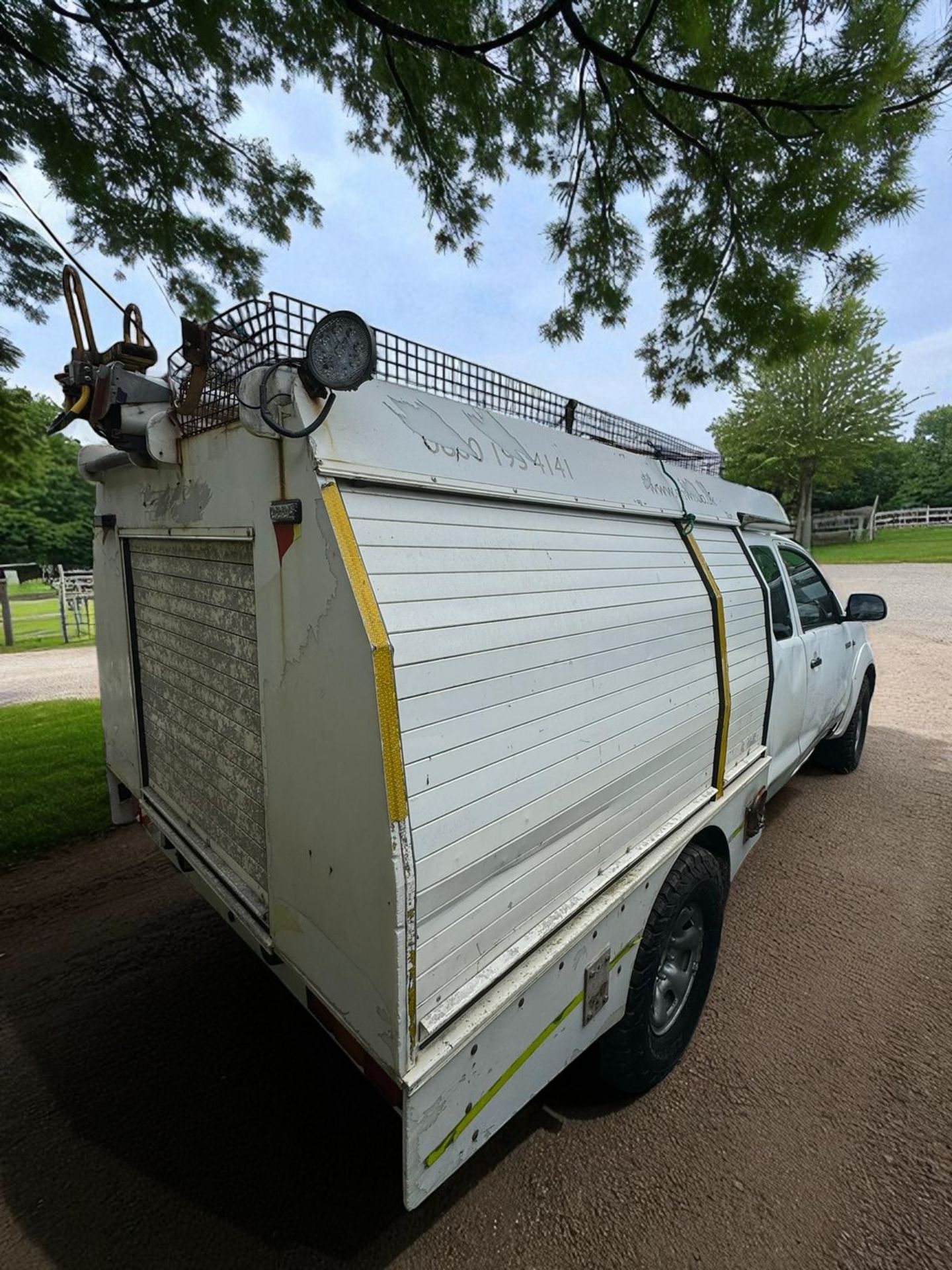 2010 TOYOTA HILUX HL2 D-4D 4X4 EXTRA CAB – 2.5 DIESEL– 152K MILES – WHITE – TOOL BOX & WINCH - Image 6 of 7