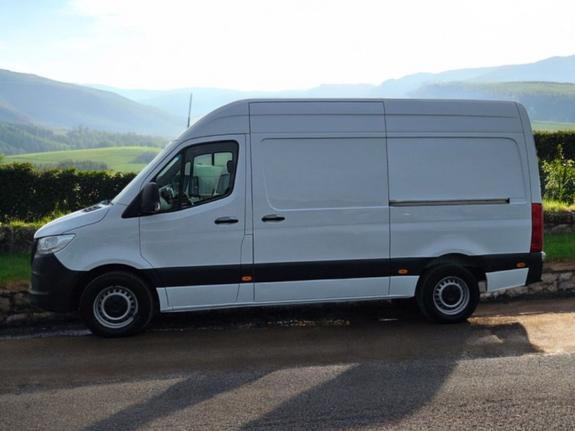 **(ONLY 69K MILEAGE)** 2021 MERCEDES-BENZ SPRINTER 315CDI PROGRESSIVE RWD L2H2 PANEL VAN - Image 3 of 10
