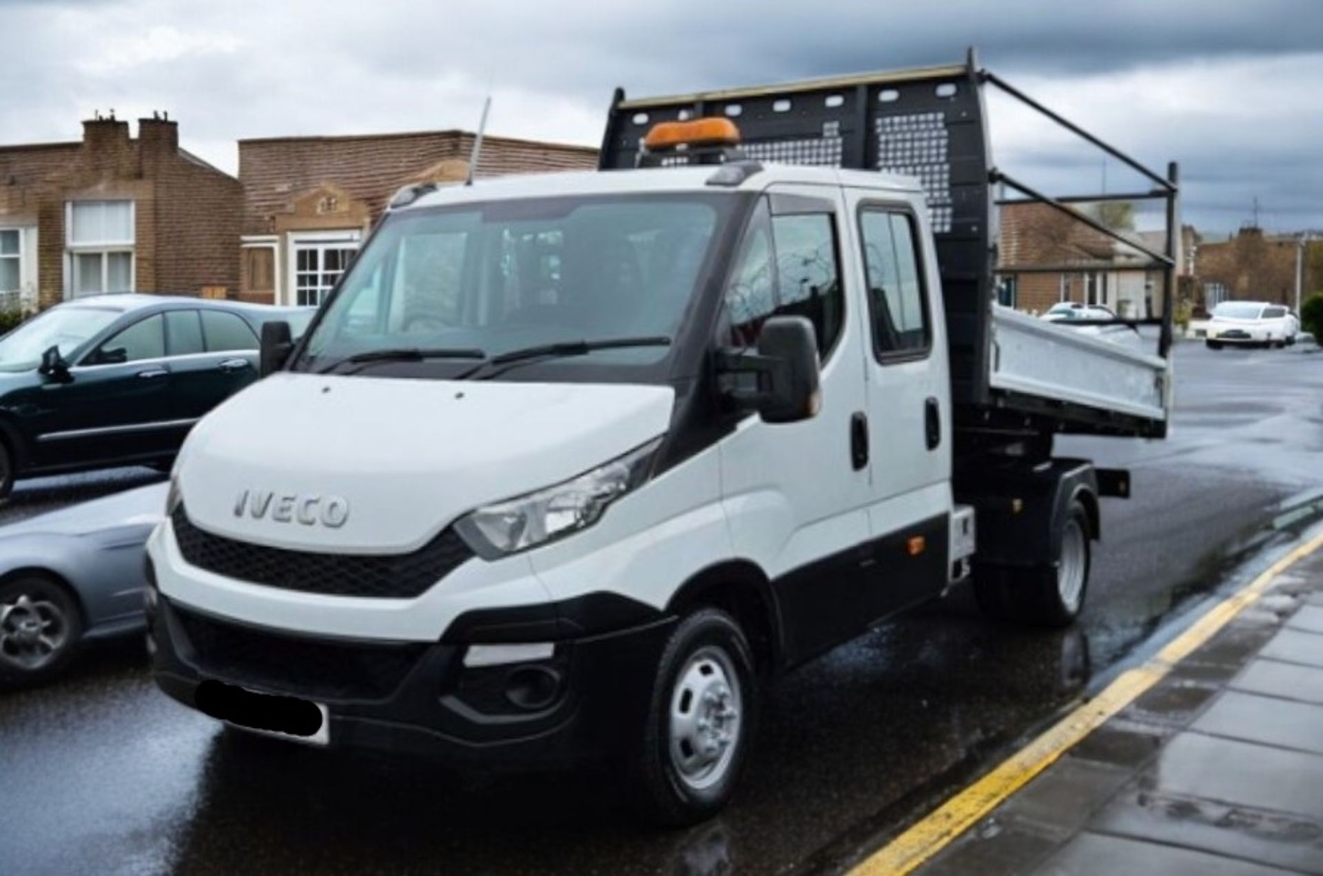 **(ONLY 87K MILEAGE)** 2016 IVECO DAILY 35C13 – CREW CAB TIPPER - Image 5 of 13