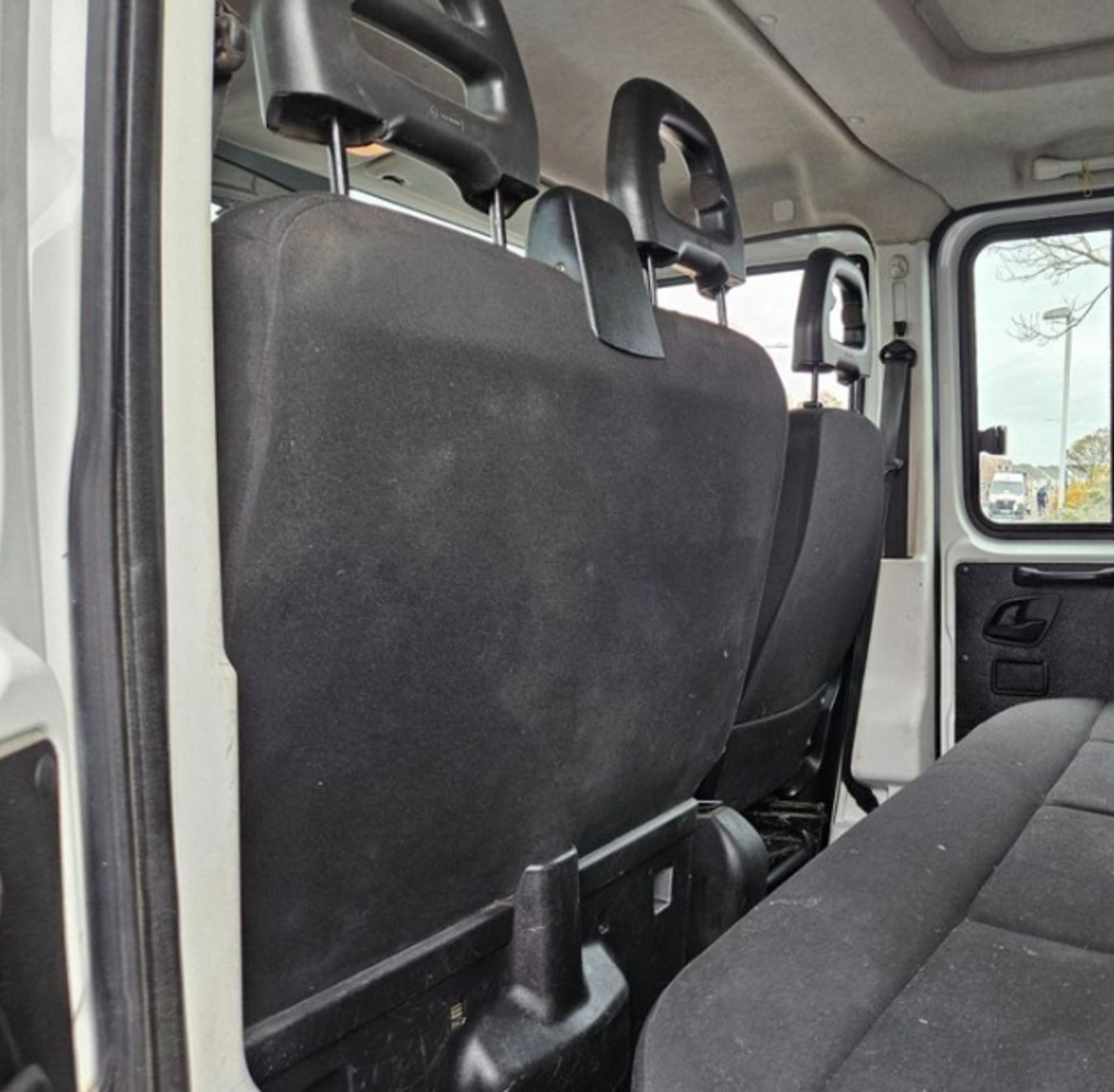 **(ONLY 87K MILEAGE)** 2016 IVECO DAILY 35C13 – CREW CAB TIPPER - Image 11 of 13