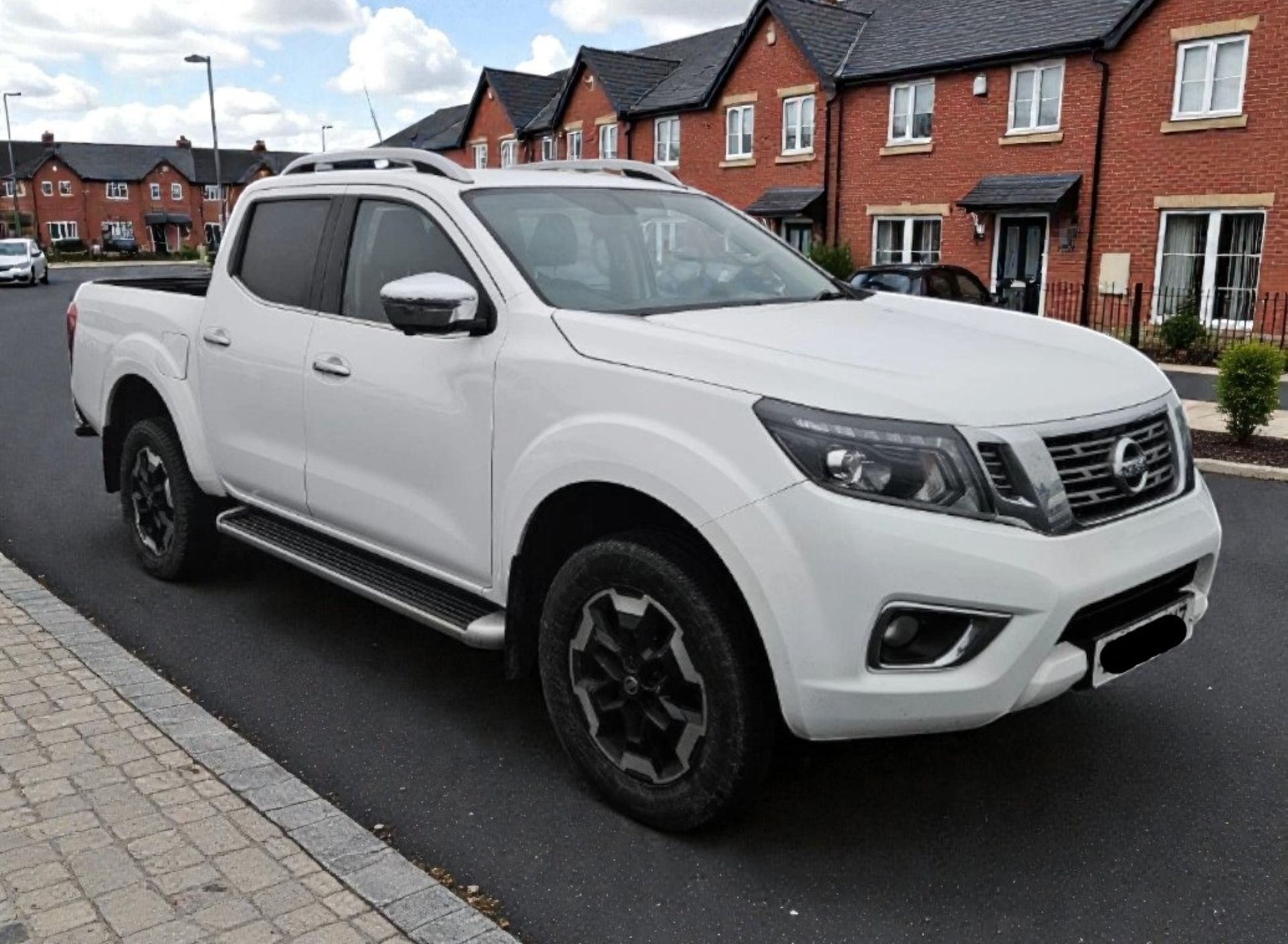 **(ONLY 98K MILEAGE)** 2019 NISSAN NAVARA TEKNA DCI 2299CC MANUAL PICK UP WHITE