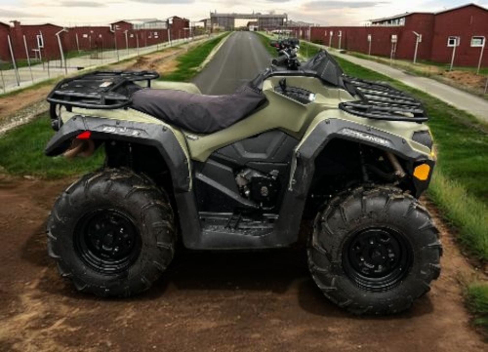 CAN AM 570 PRO 2017 760 HOURS SELECTABLE 2WD OR 4WD - Image 6 of 7