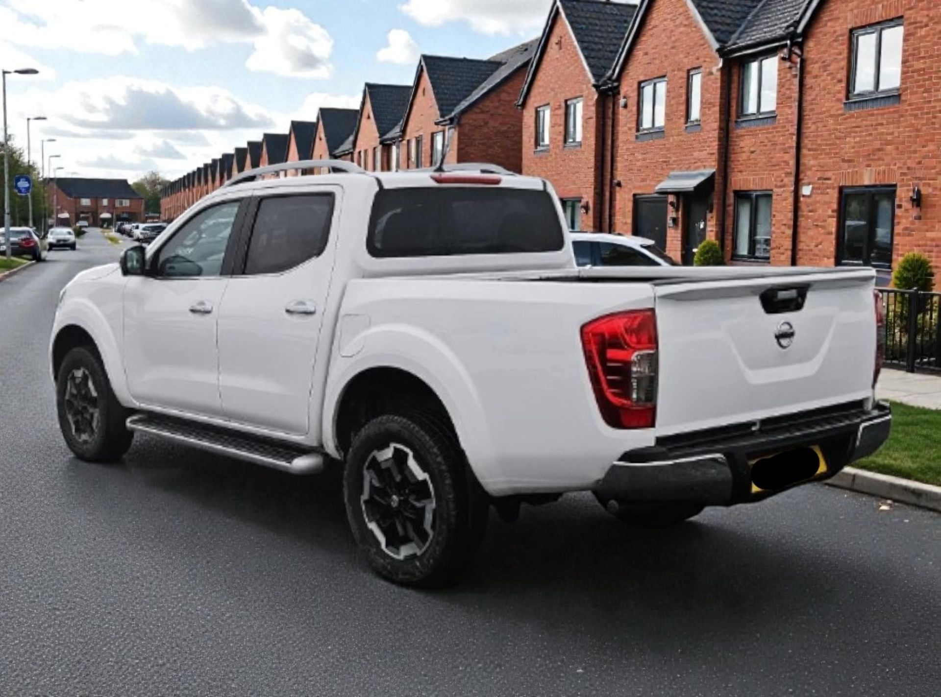 **(ONLY 98K MILEAGE)** 2019 NISSAN NAVARA TEKNA DCI 2299CC MANUAL PICK UP WHITE - Image 6 of 12