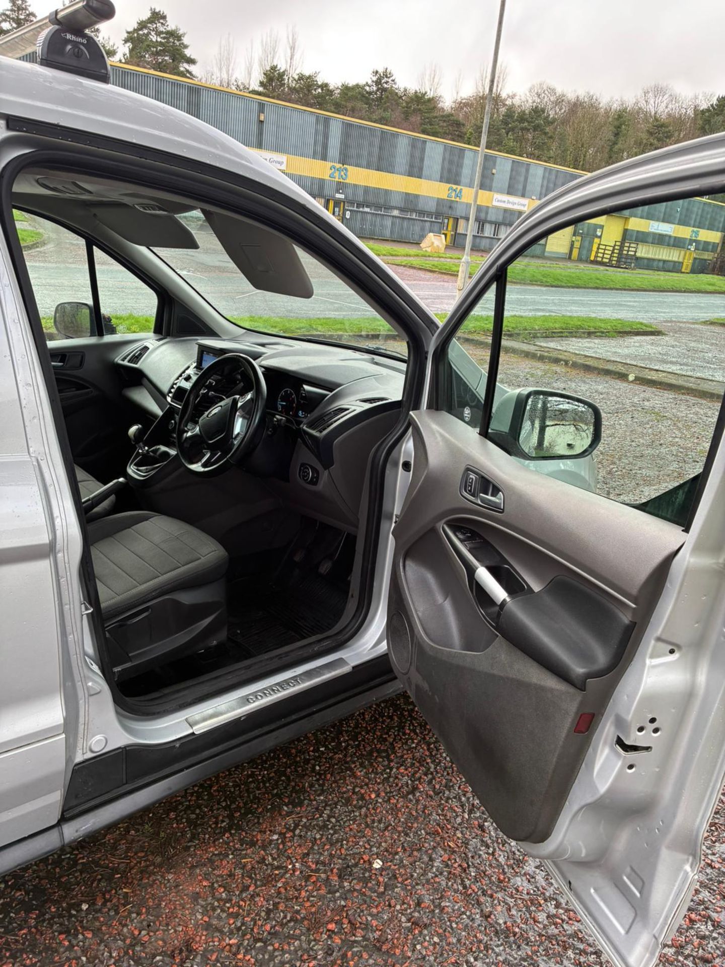 2019 FORD TRANSIT CONNECT 200 LTD TDCI L1H1 1499CC MANUAL PANEL VAN IN SILVER - Image 7 of 10