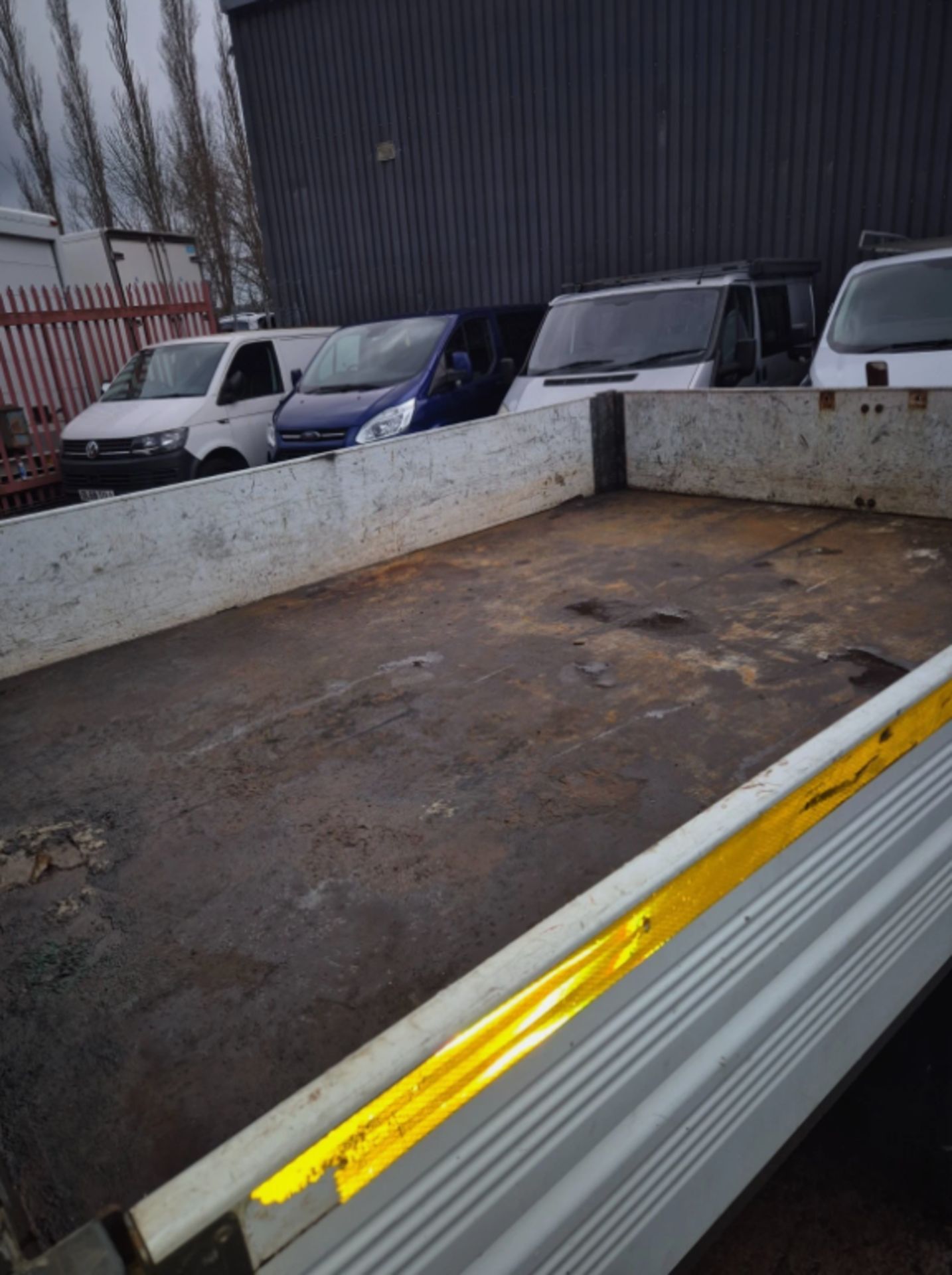 2015 FORD TRANSIT 350 2.2 TDCI MANUAL CHASSIS CAB IN WHITE, 2198CC HEAVY >>--NO VAT ON HAMMER--<< - Image 14 of 14