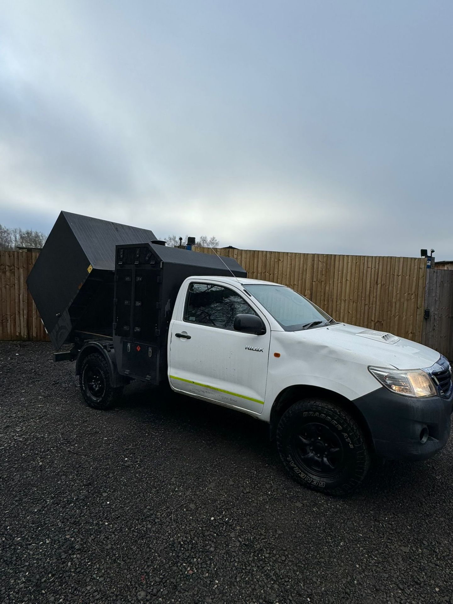 2014 TOYOTA HILUX ACTIVE D-4D 4X4 S/C TIPPER - Image 19 of 22