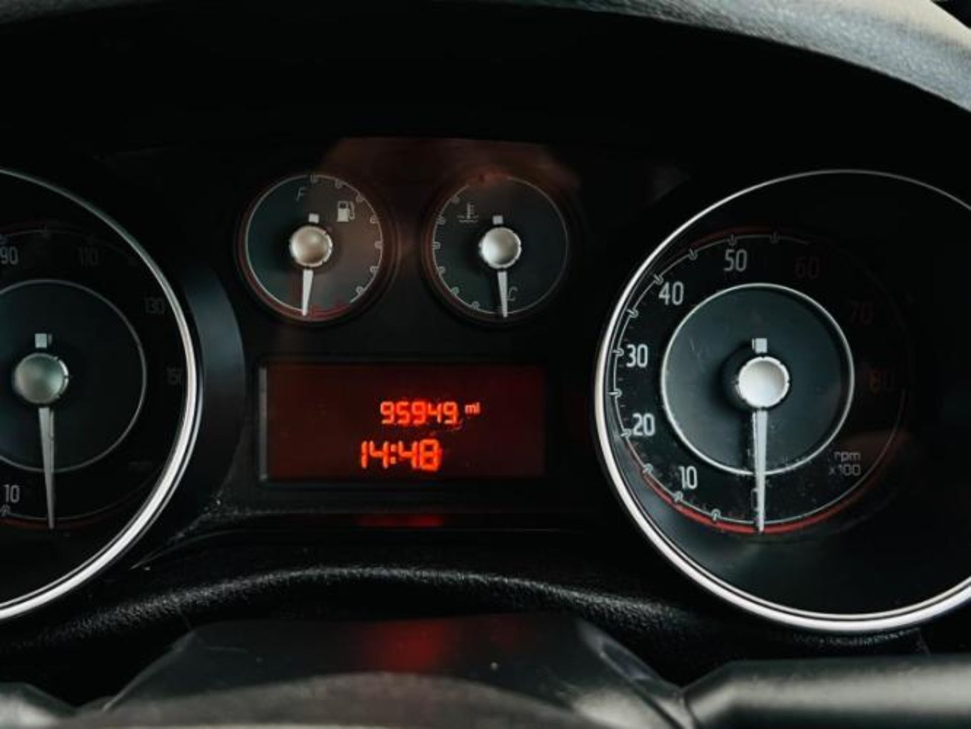 FIAT PUNTO 1.2 GBT 5DR >>--NO VAT ON HAMMER--<< - Image 13 of 32