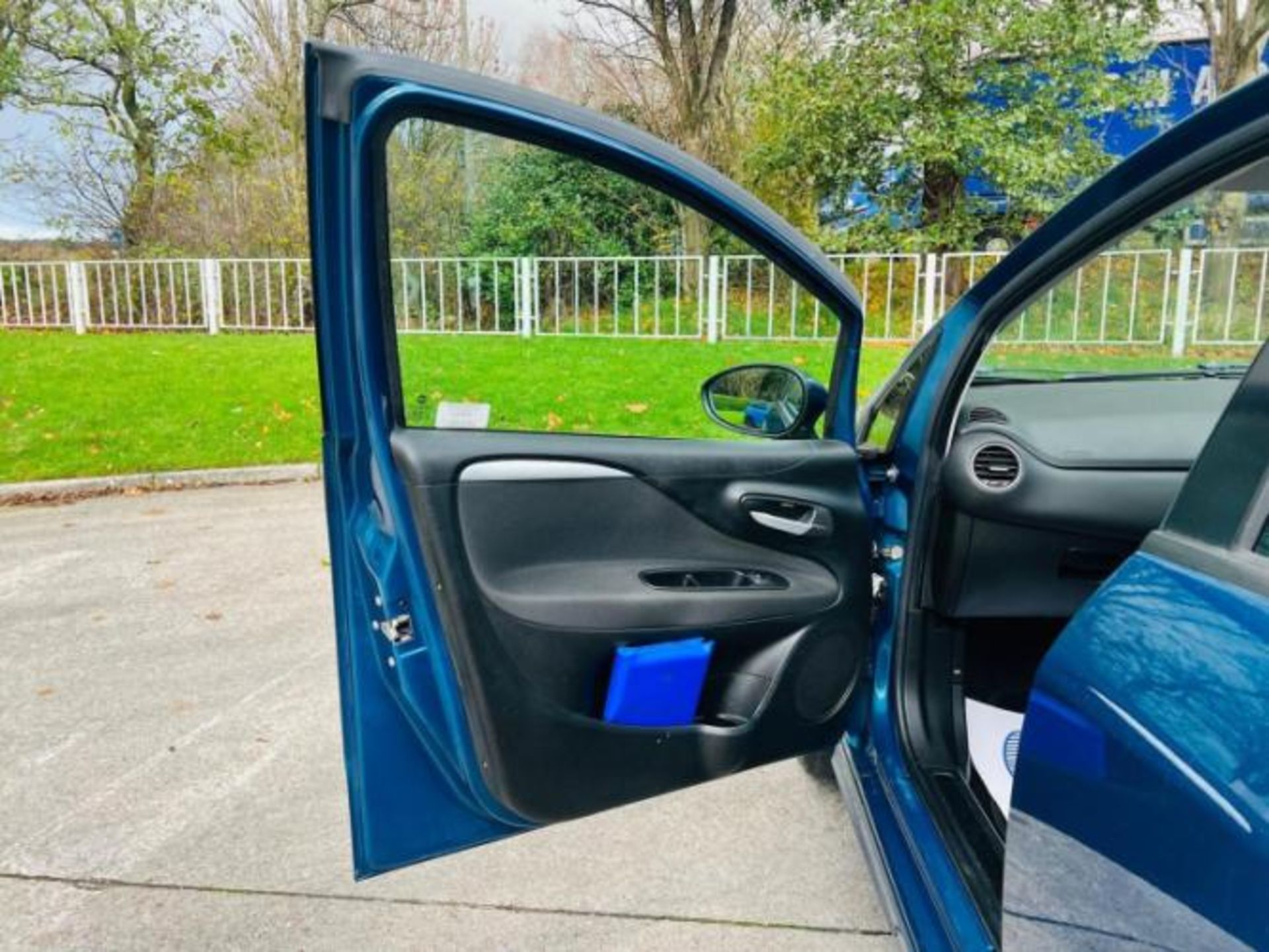 FIAT PUNTO 1.2 GBT 5DR >>--NO VAT ON HAMMER--<< - Image 31 of 32