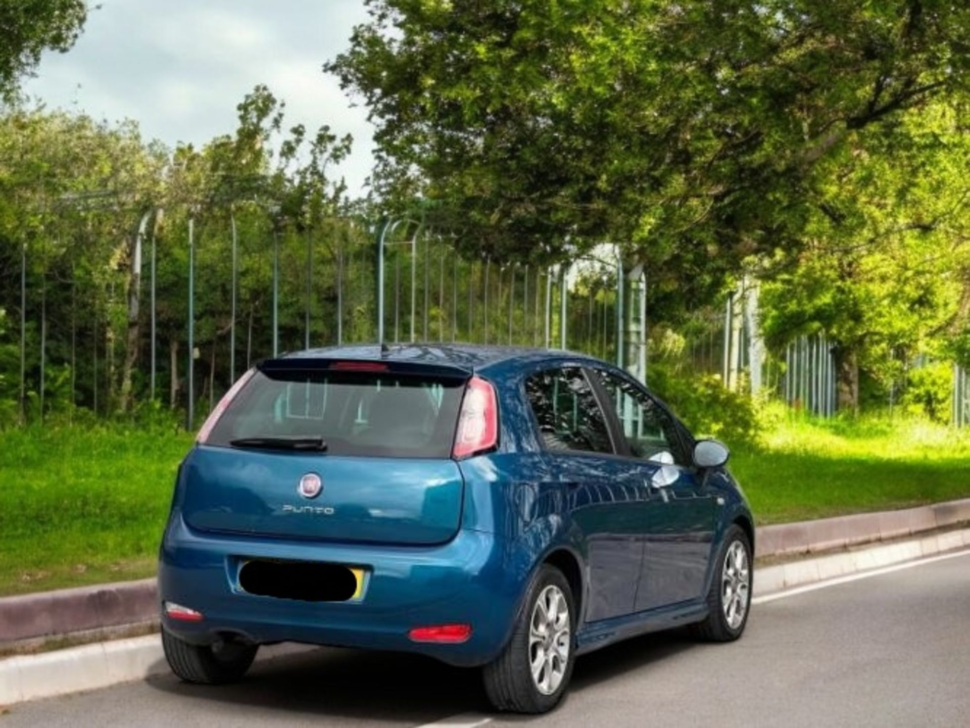 FIAT PUNTO 1.2 GBT 5DR >>--NO VAT ON HAMMER--<< - Image 5 of 32
