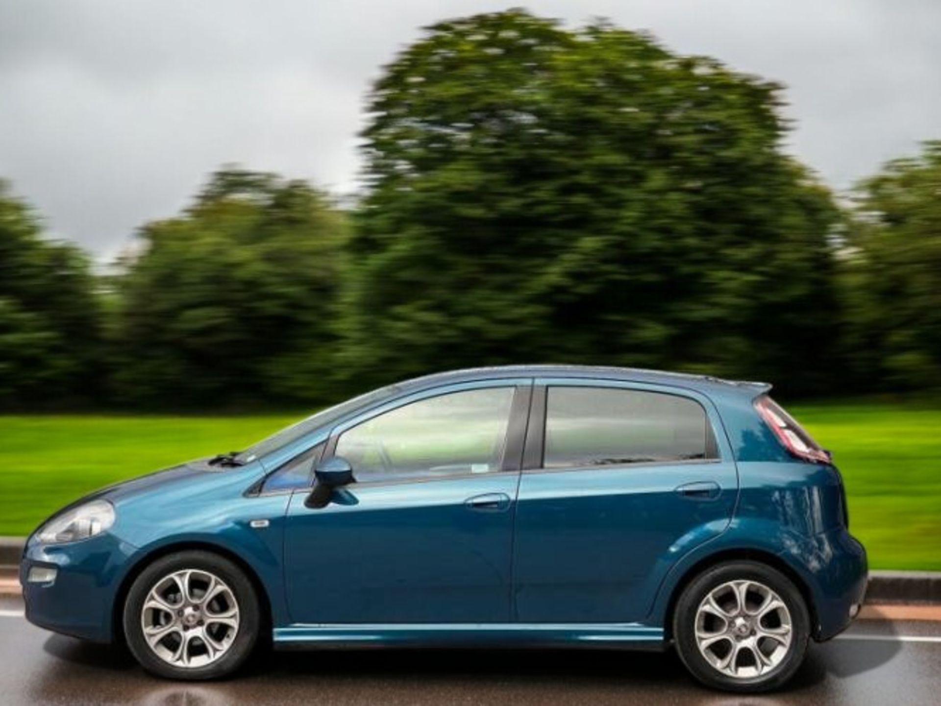 FIAT PUNTO 1.2 GBT 5DR >>--NO VAT ON HAMMER--<< - Image 8 of 32