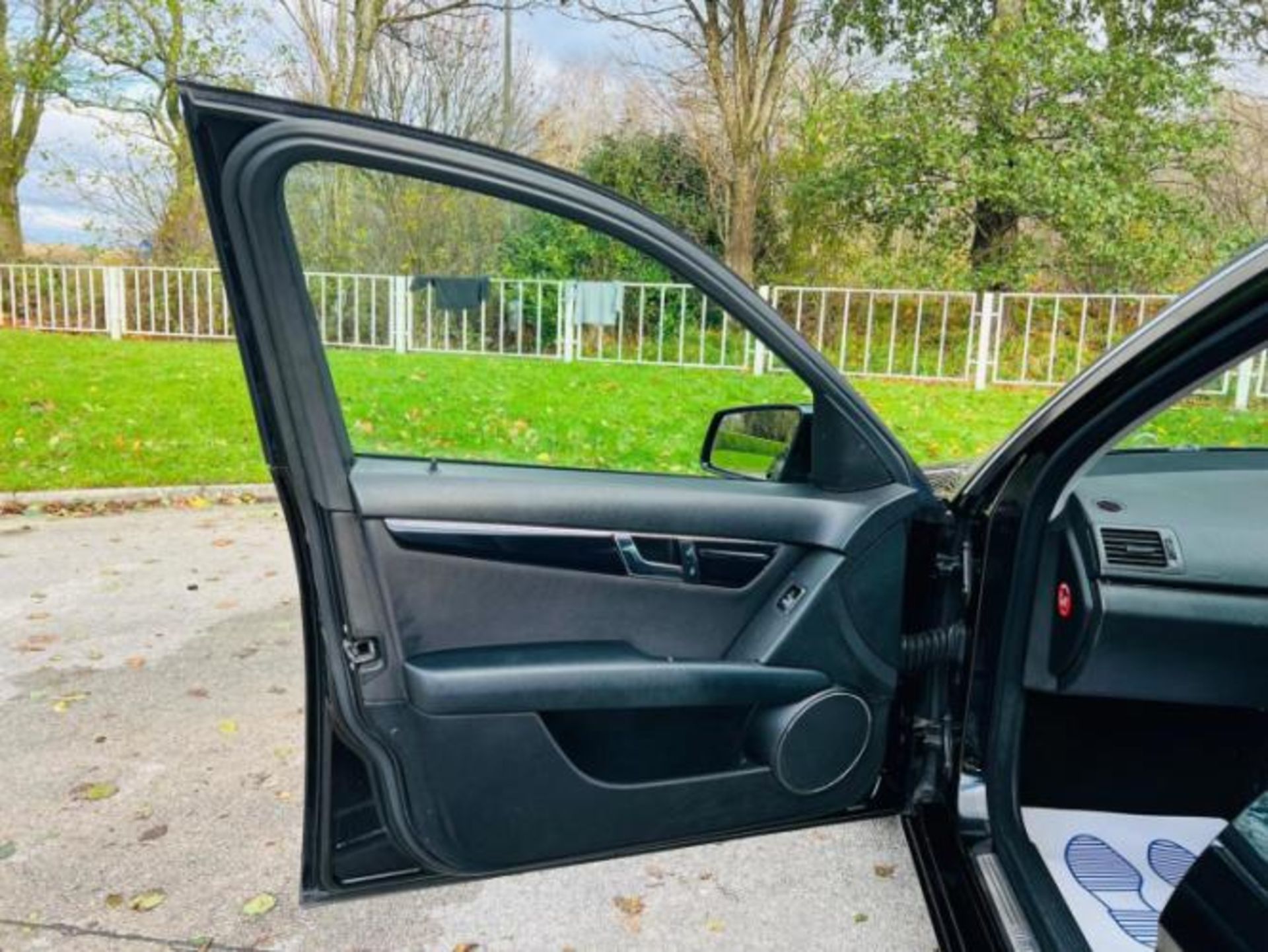 2009 MERCEDES-BENZ C200 CDI SE AUTOMATIC 4DR >>--NO VAT ON HAMMER--<< - Image 24 of 25