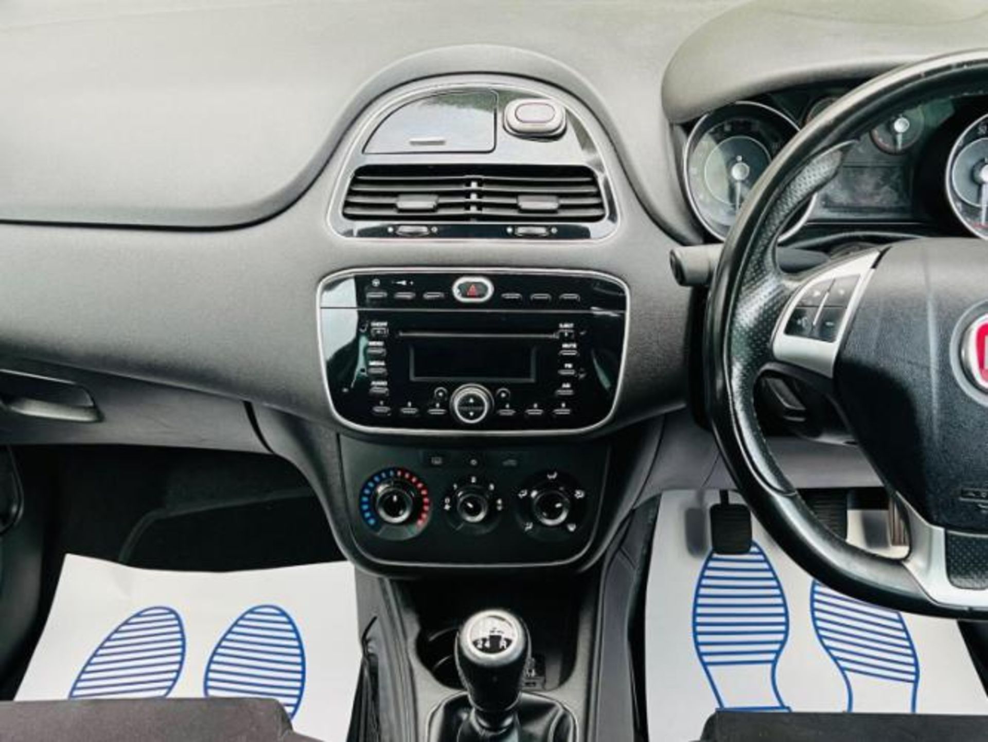 FIAT PUNTO 1.2 GBT 5DR >>--NO VAT ON HAMMER--<< - Image 28 of 32