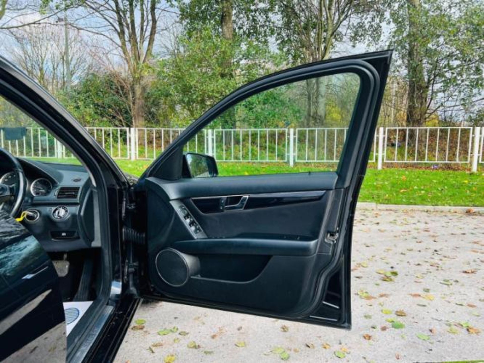 2009 MERCEDES-BENZ C200 CDI SE AUTOMATIC 4DR >>--NO VAT ON HAMMER--<< - Image 14 of 25
