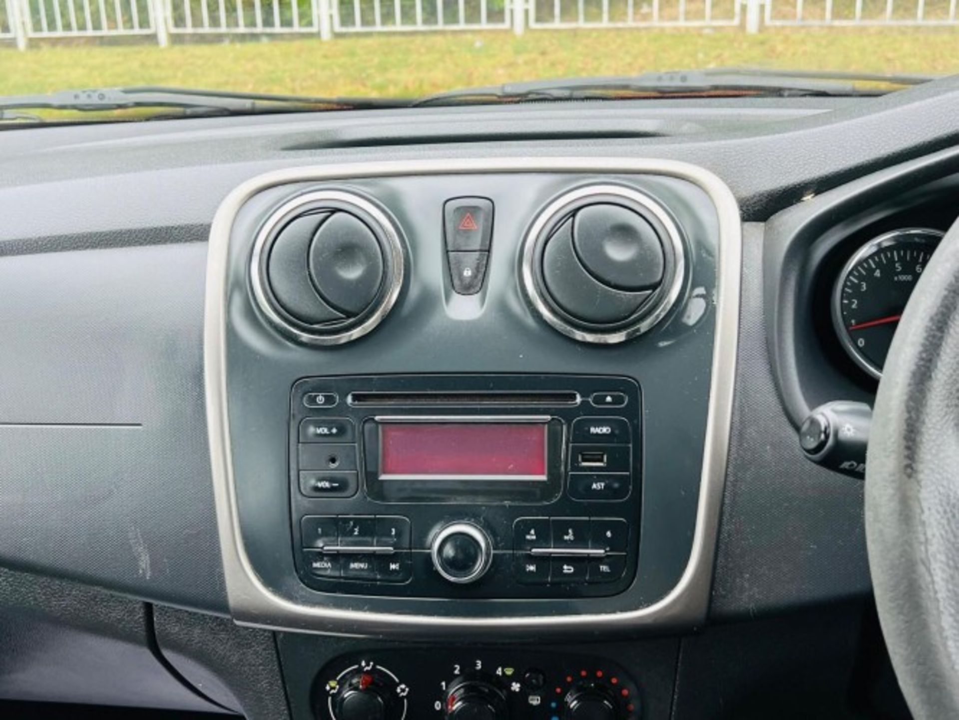 2014 DACIA SANDERO STEPWAY 1.5 DCI AMBIANCE 5DR>>--NO VAT ON HAMMER--<< - Image 31 of 36