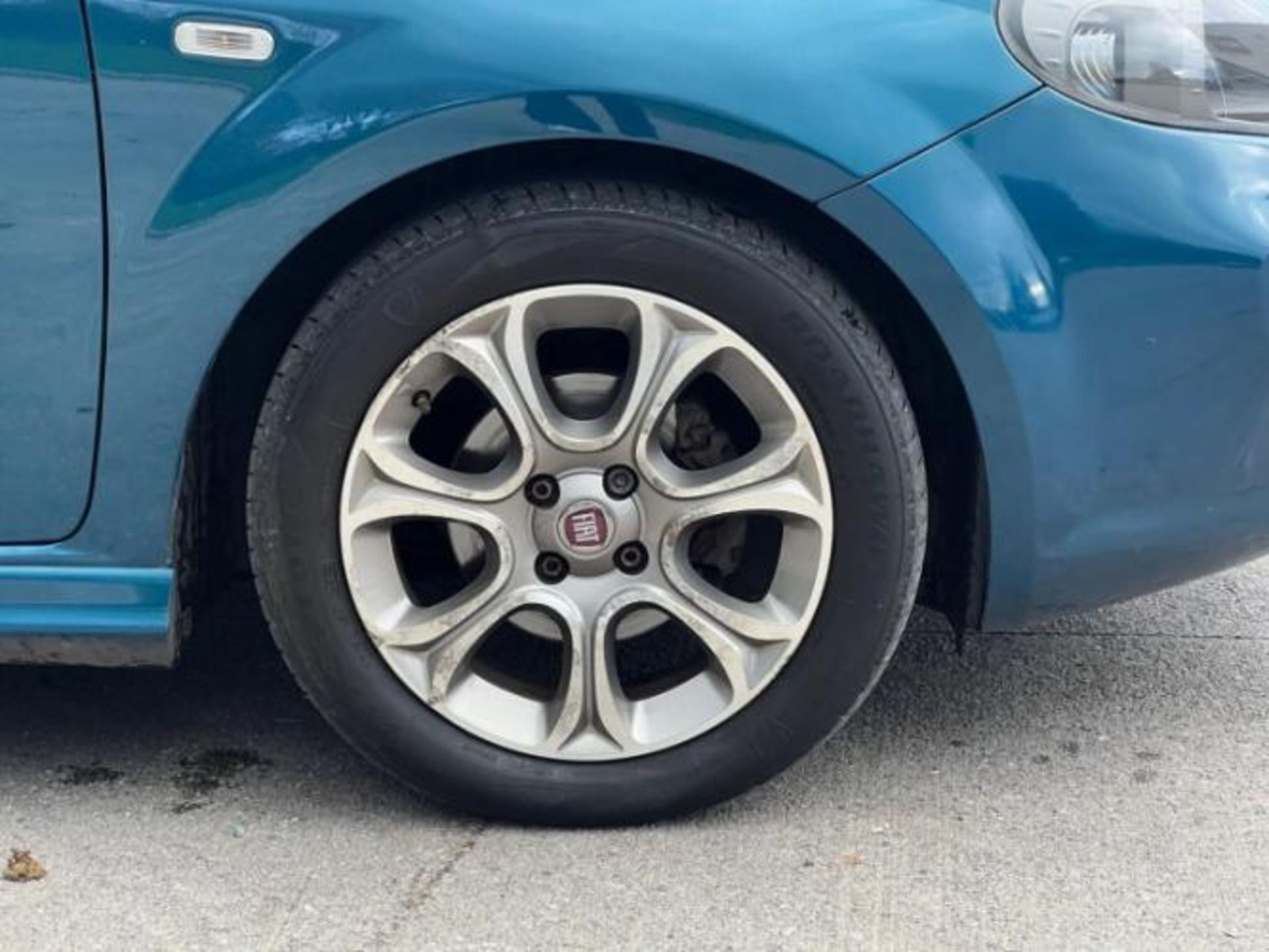 FIAT PUNTO 1.2 GBT 5DR >>--NO VAT ON HAMMER--<< - Image 20 of 32