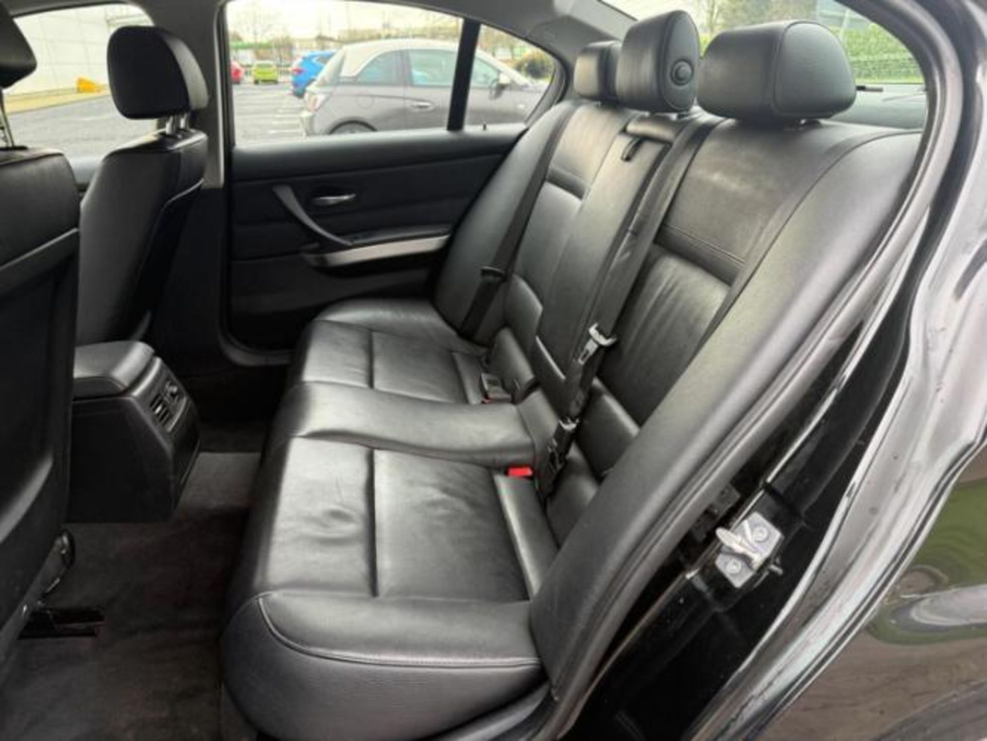 2011 BMW 320D EXCLUSIVE EDITION 1995CC MANUAL SALOON BLACK >>--NO VAT ON HAMMER--<< - Image 23 of 25