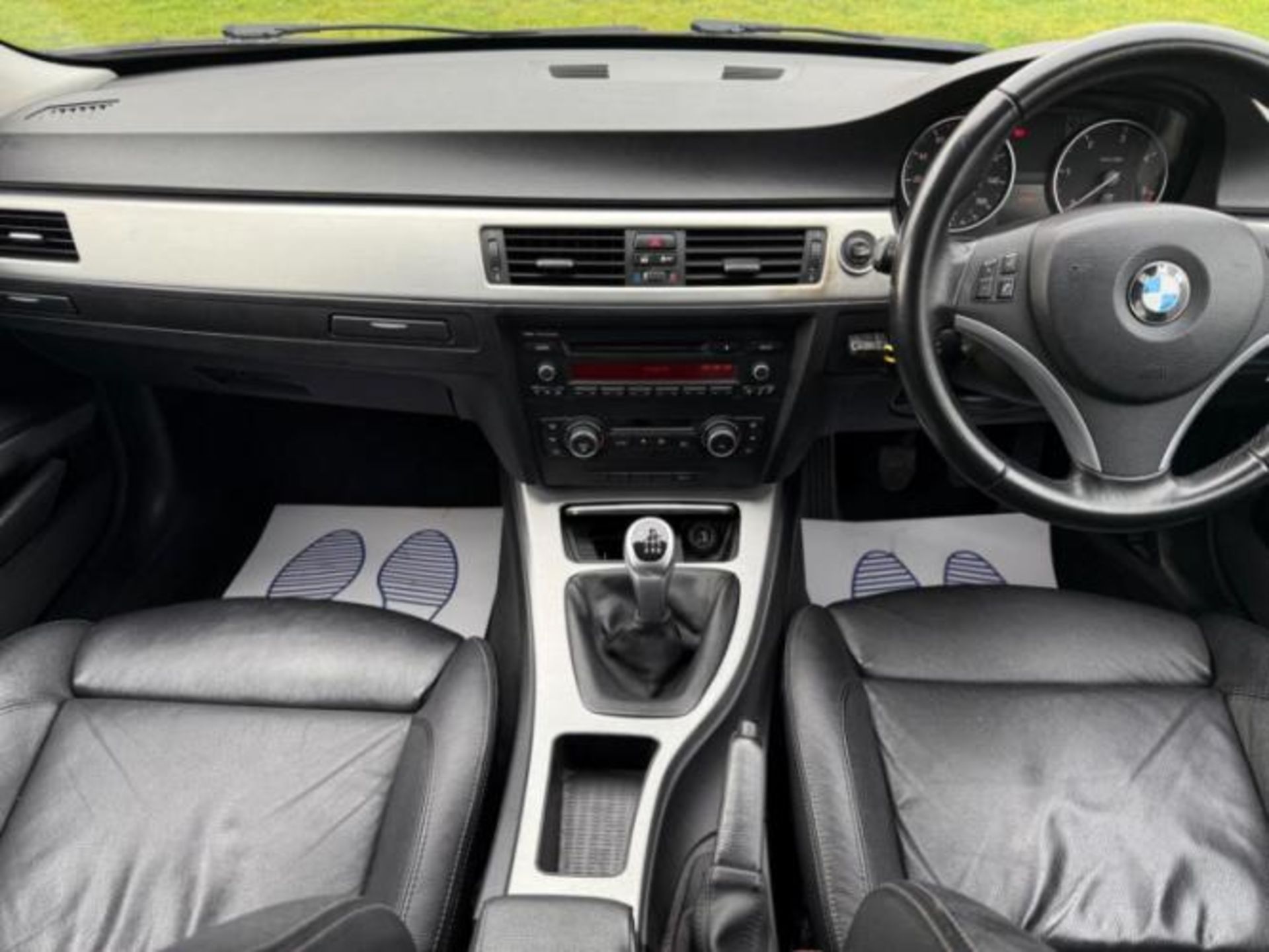 2011 BMW 320D EXCLUSIVE EDITION 1995CC MANUAL SALOON BLACK >>--NO VAT ON HAMMER--<< - Image 13 of 25