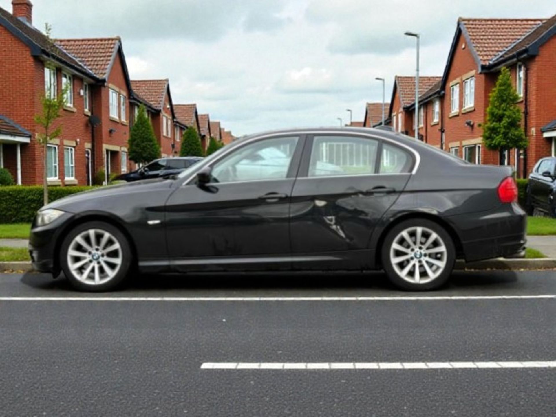 2011 BMW 320D EXCLUSIVE EDITION 1995CC MANUAL SALOON BLACK >>--NO VAT ON HAMMER--<< - Image 5 of 25