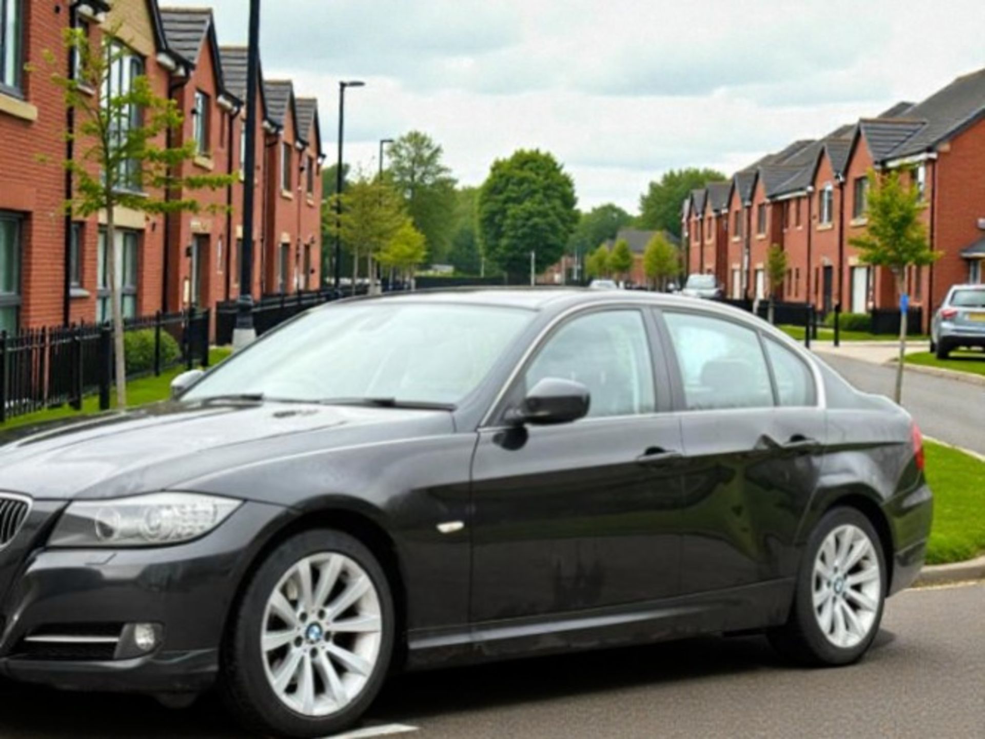2011 BMW 320D EXCLUSIVE EDITION 1995CC MANUAL SALOON BLACK >>--NO VAT ON HAMMER--<< - Image 2 of 25