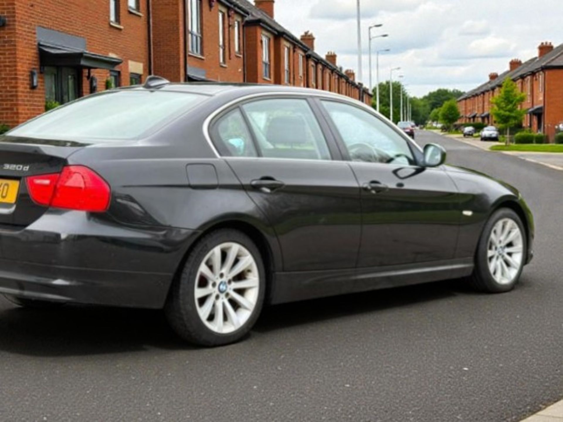 2011 BMW 320D EXCLUSIVE EDITION 1995CC MANUAL SALOON BLACK >>--NO VAT ON HAMMER--<< - Image 7 of 25