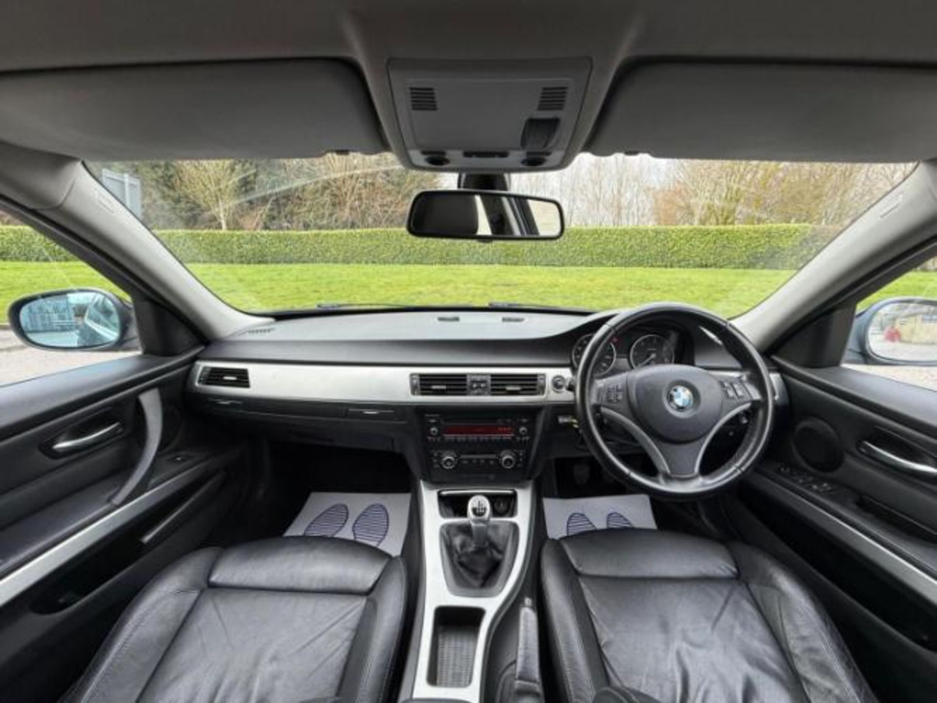 2011 BMW 320D EXCLUSIVE EDITION 1995CC MANUAL SALOON BLACK >>--NO VAT ON HAMMER--<< - Image 11 of 25
