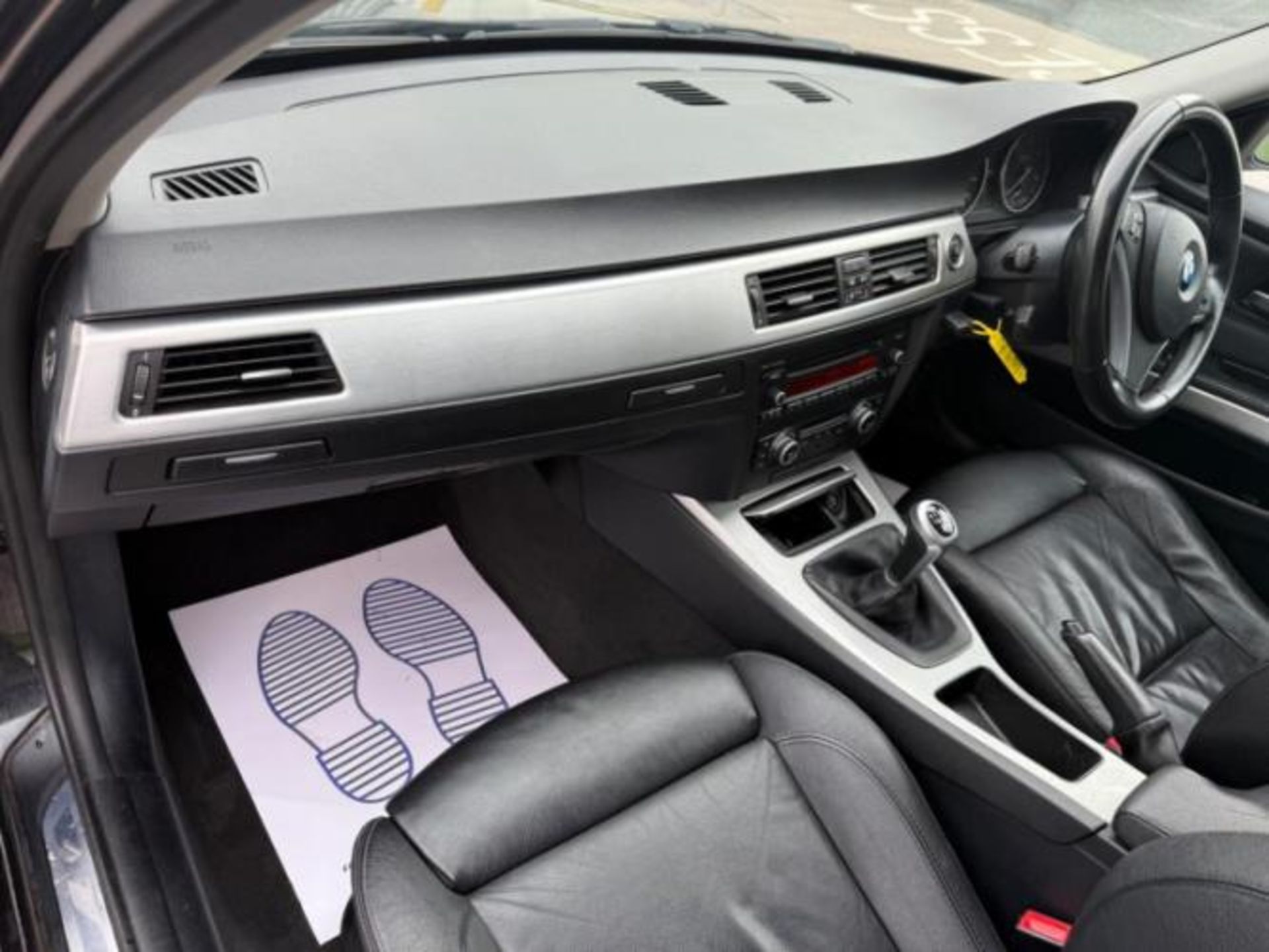 2011 BMW 320D EXCLUSIVE EDITION 1995CC MANUAL SALOON BLACK >>--NO VAT ON HAMMER--<< - Image 25 of 25
